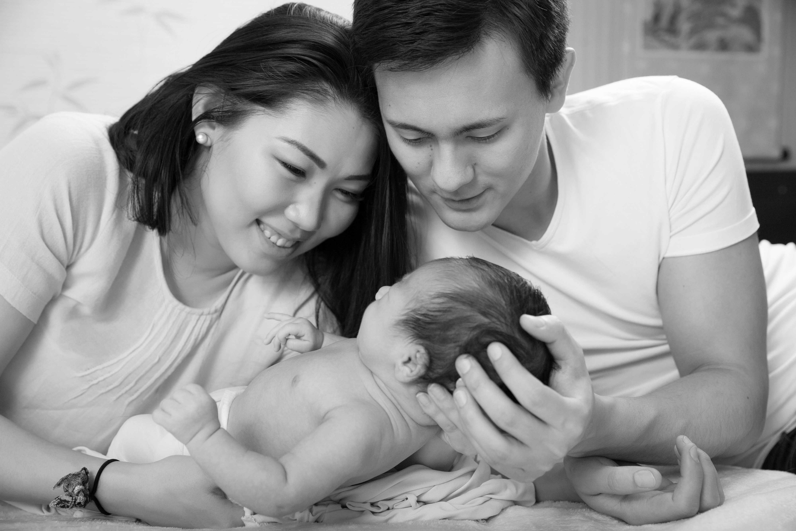 Newborn Алматы, фотосессия новорожденных и младенцев с родителями. Фотостудия Алматы. Семейная и детская фотостудия Family studio.Фотограф Алматы