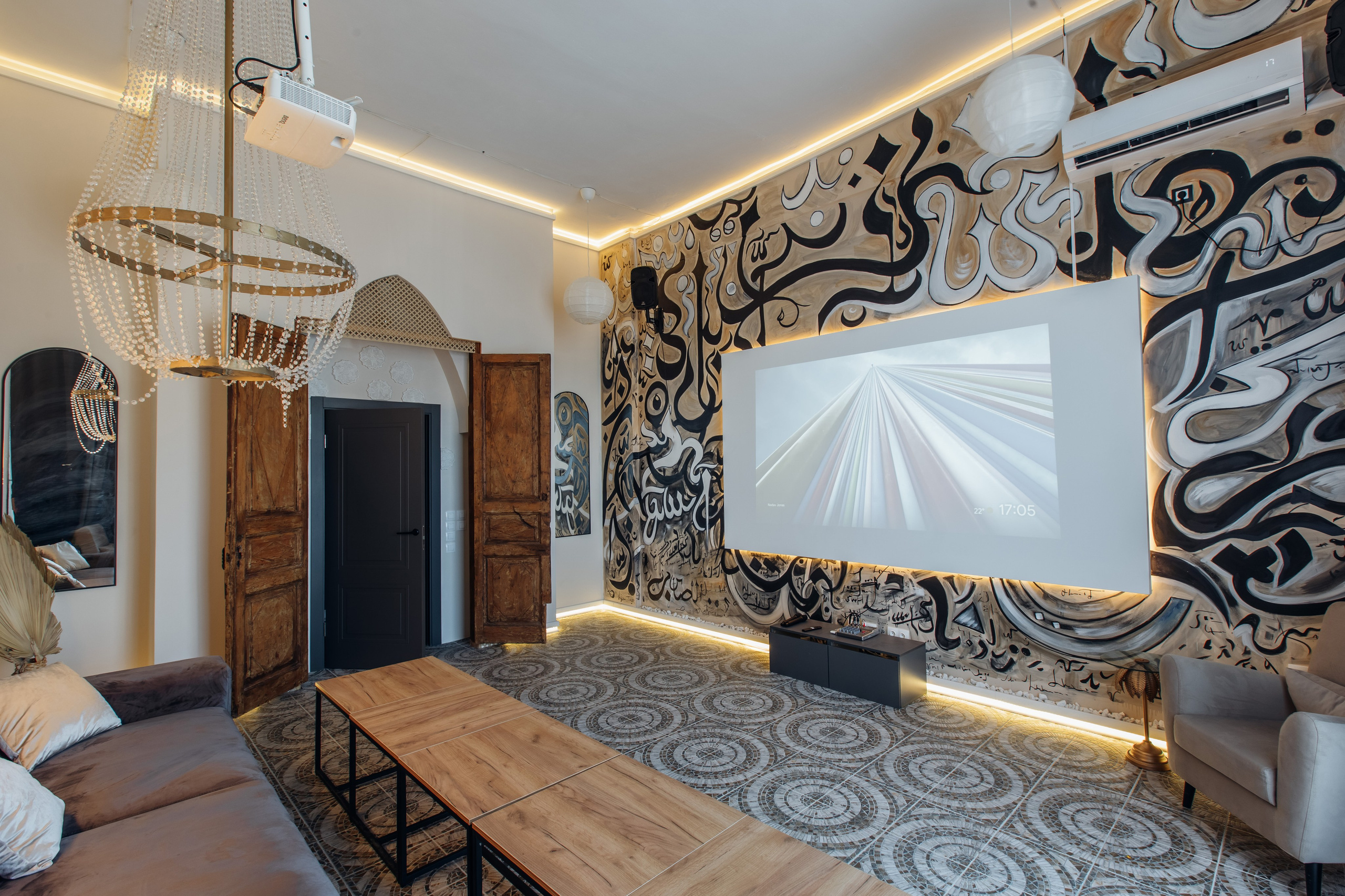 Дубай (лето). Аренда лофта в СПб для мероприятий