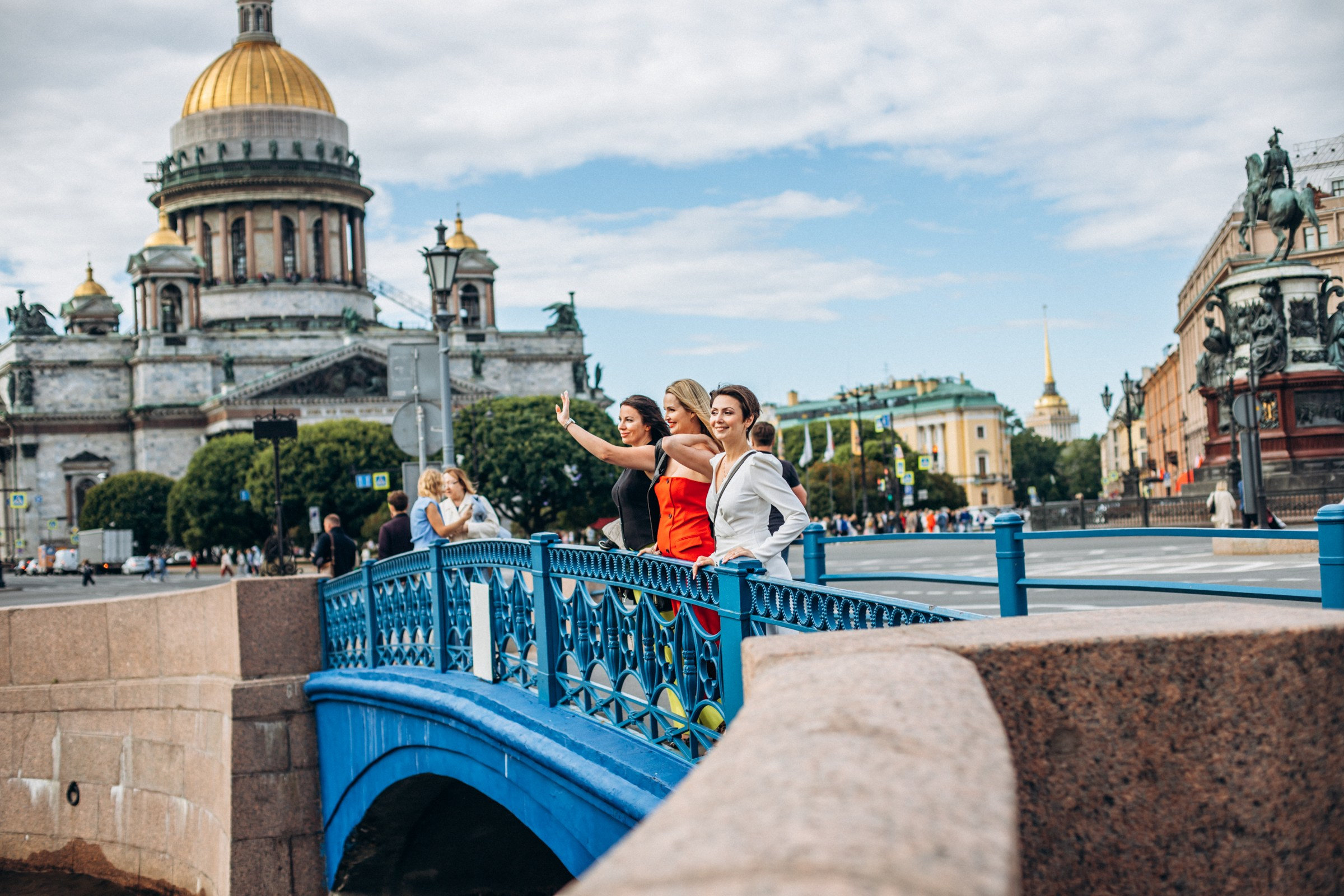 Ольга, Настя и Марина в июне. Фотопрогулка в Петербурге. Индивидуальный и семейный фотограф в Санкт-Петербурге