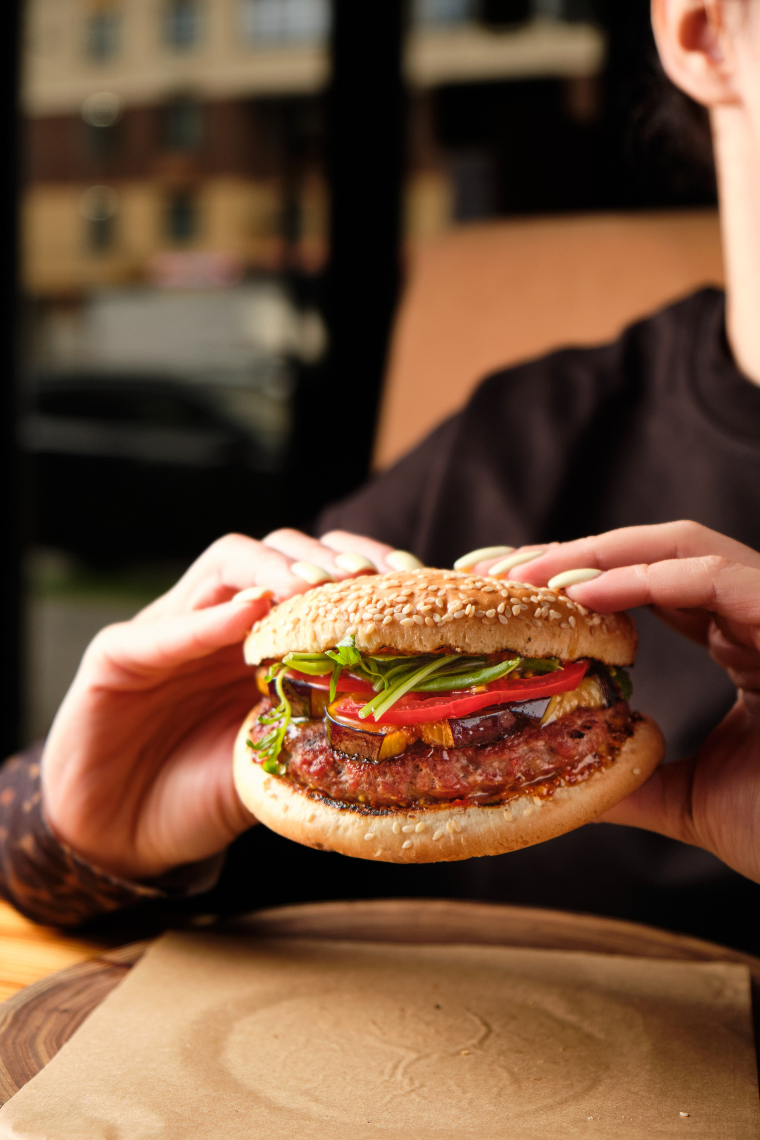 რესტორნის ფოტოგადაღება ბურგერებითა და გრილ მენიუთი | ფუდ ფოტოგრაფი და ინტერიერები თბილისი. კომერციული ფოტოგრაფი თბილისი | კერძებისა და პროდუქციის გადაღება | გორბაჩოვი ვიტალი