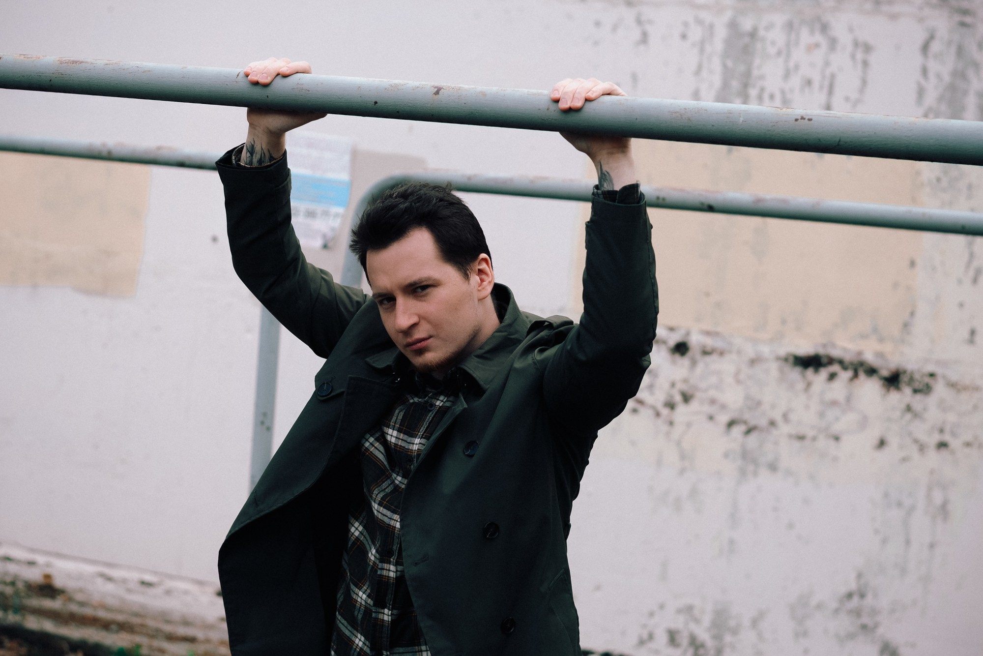 Фотограф Тюмень Дарья Мустафина — Мужская фотосессия на улицах Тюмени. Портретный фотограф Тюмень Дарья Мустафина