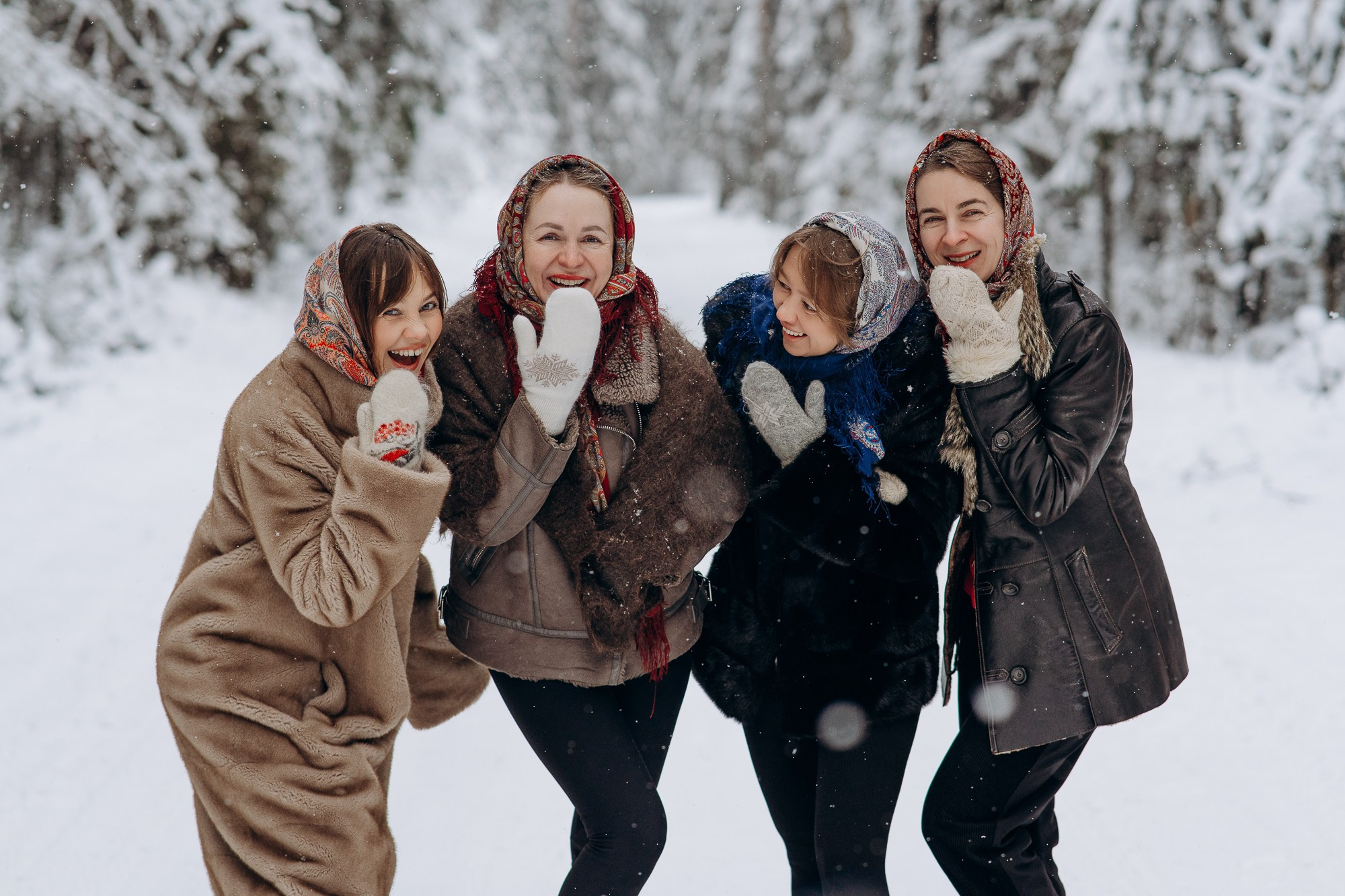 Зимняя групповая фотосессия в лесу. Свадебный и репортажный фотограф в Ярославле Евгений Сальников
