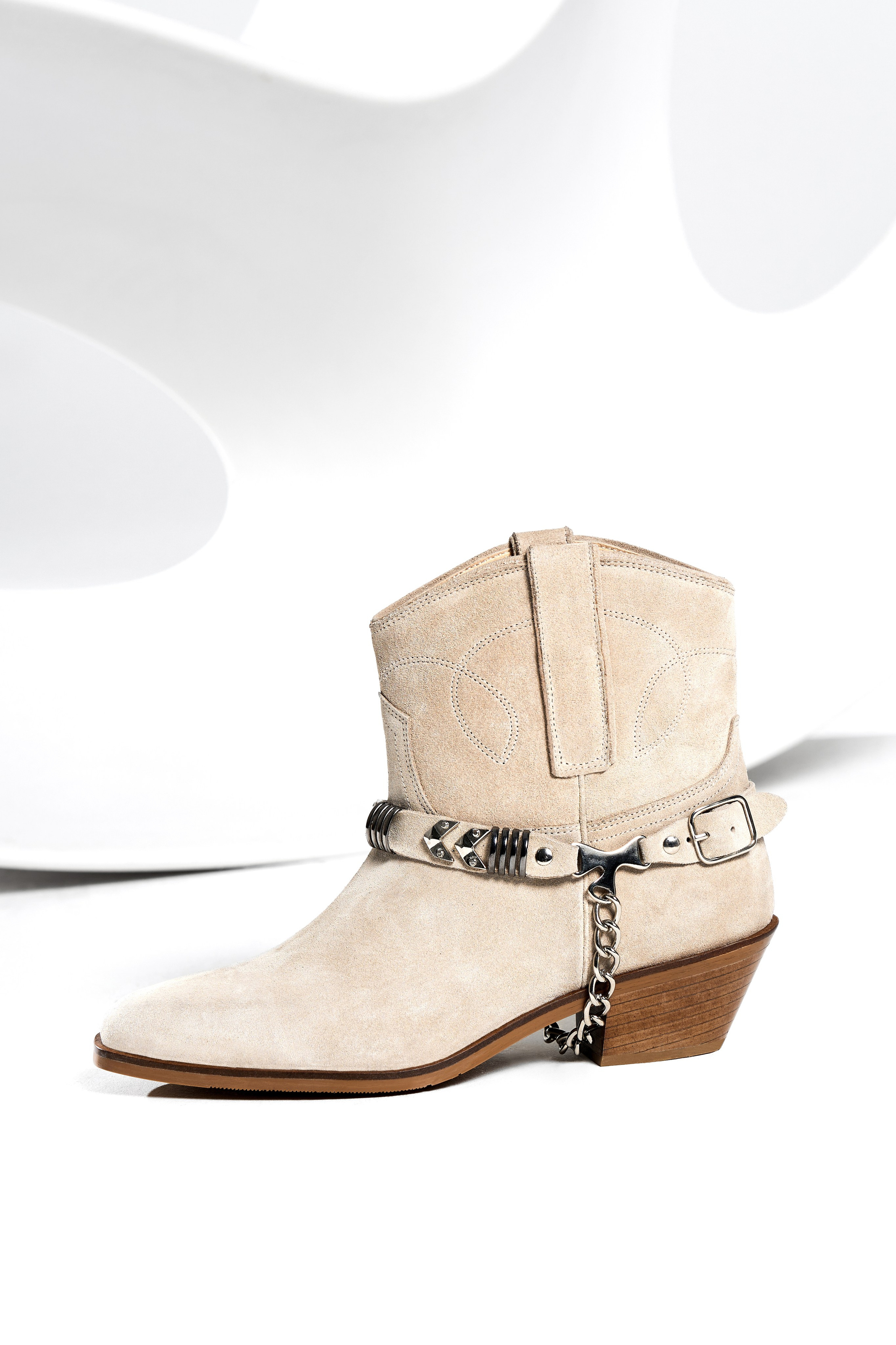 Amalie shoes. Retoucher