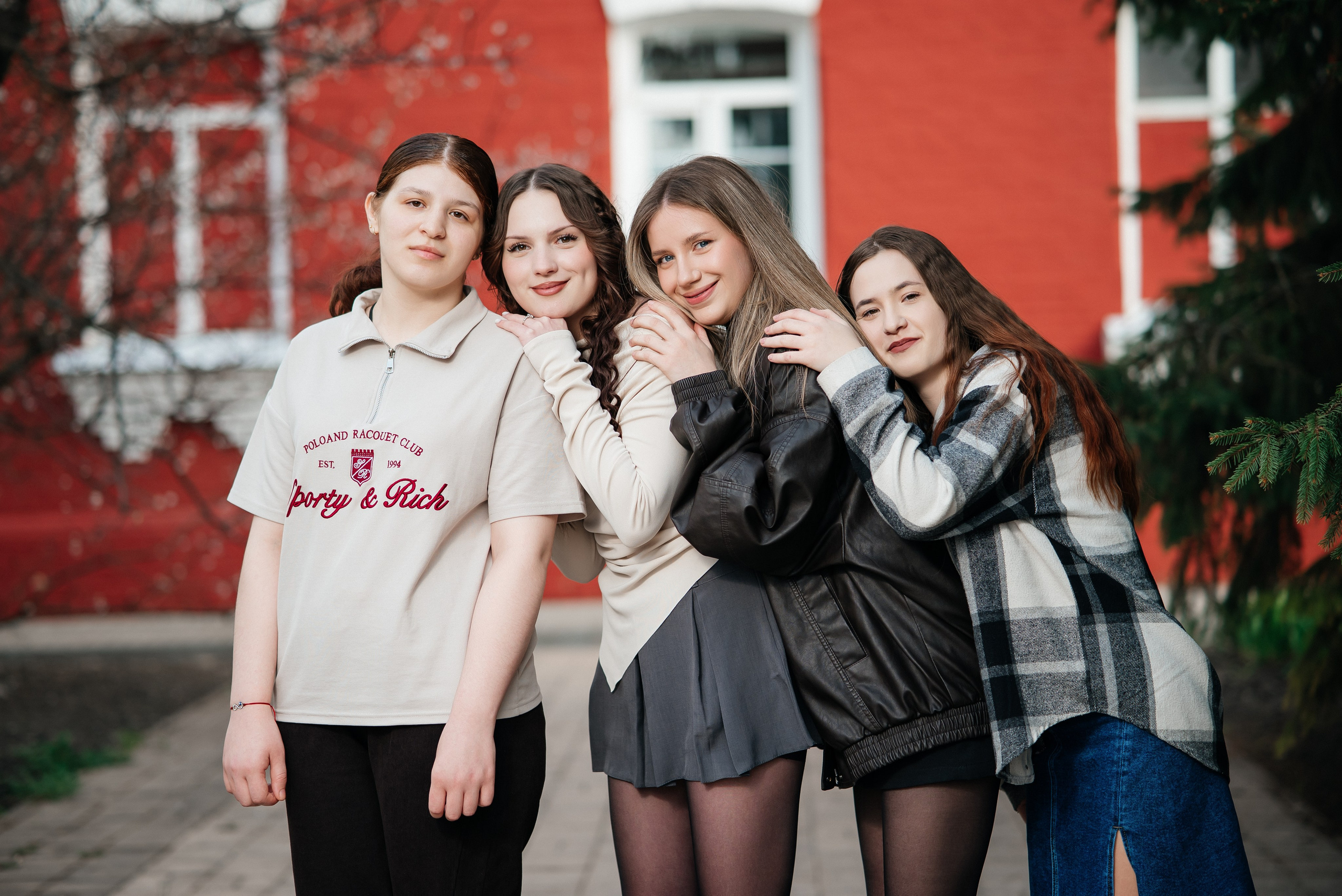 Студенческая весна. Школьный фотограф в Валуйках. Фотосессии для выпускников и изготовление выпускных альбомов в городе Валуйки и в Белгородской области