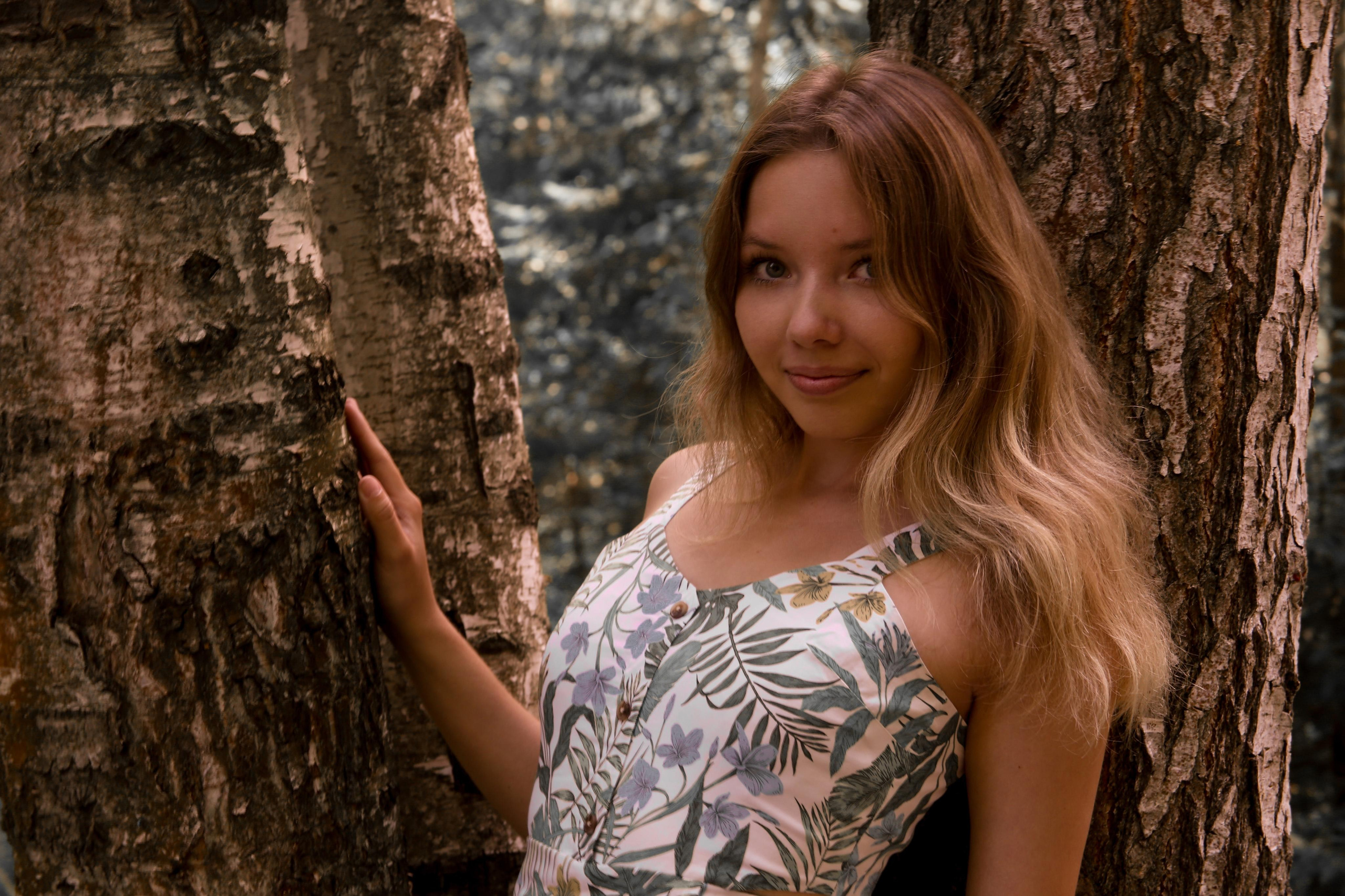 Маша в лесу босиком. Фотограф Пермь. Фотосессия в фотостудии Перми и на свежем воздухе