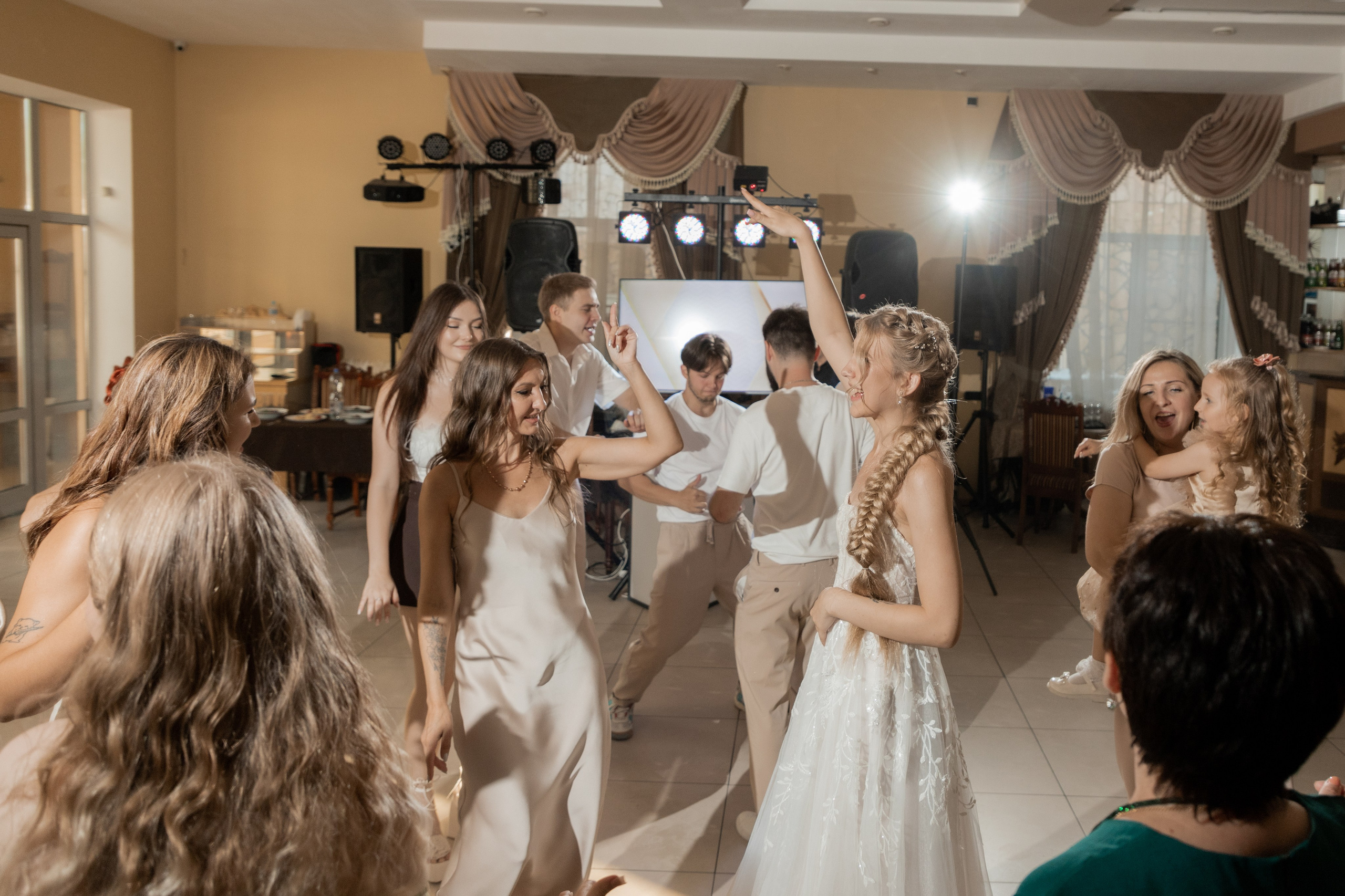 Роман и Александра (банкет). Свадебный фотограф Ангелина Сунгатулина | Саратов | Балаково | Вольск