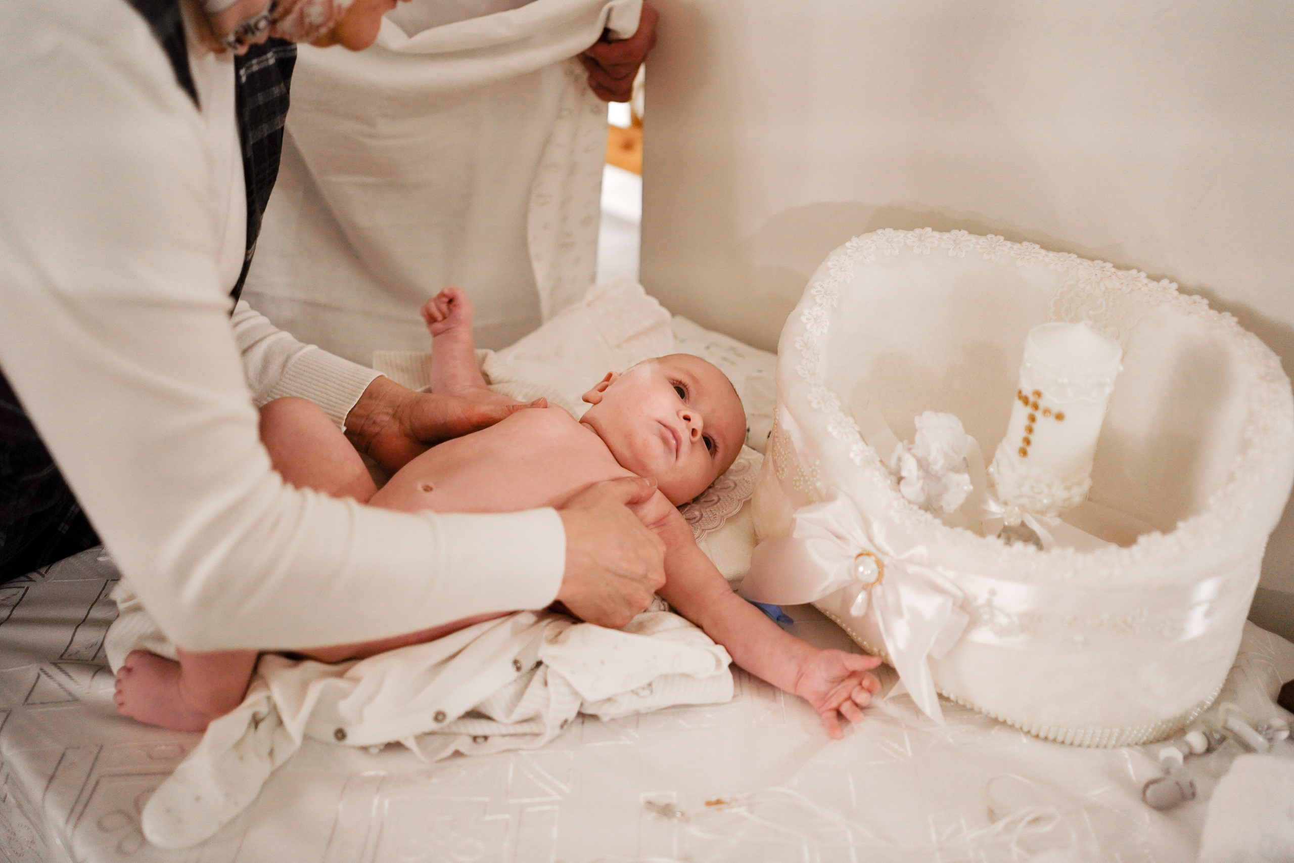 Таинство Крещения в храме Живоначальной Троицы в Троицке. Семейный и детский фотограф в Москве Екатерина Офицерова