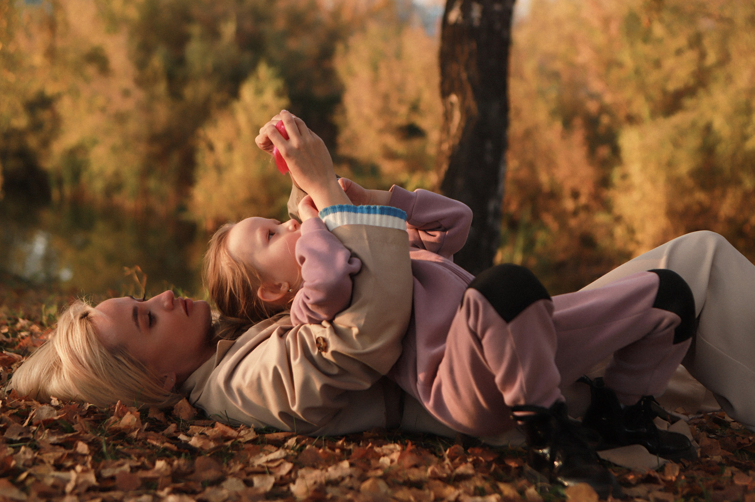 Семейная фотосессия - Осенний закат у озера. Семейный и женский фотограф Кемерово Мария Степ