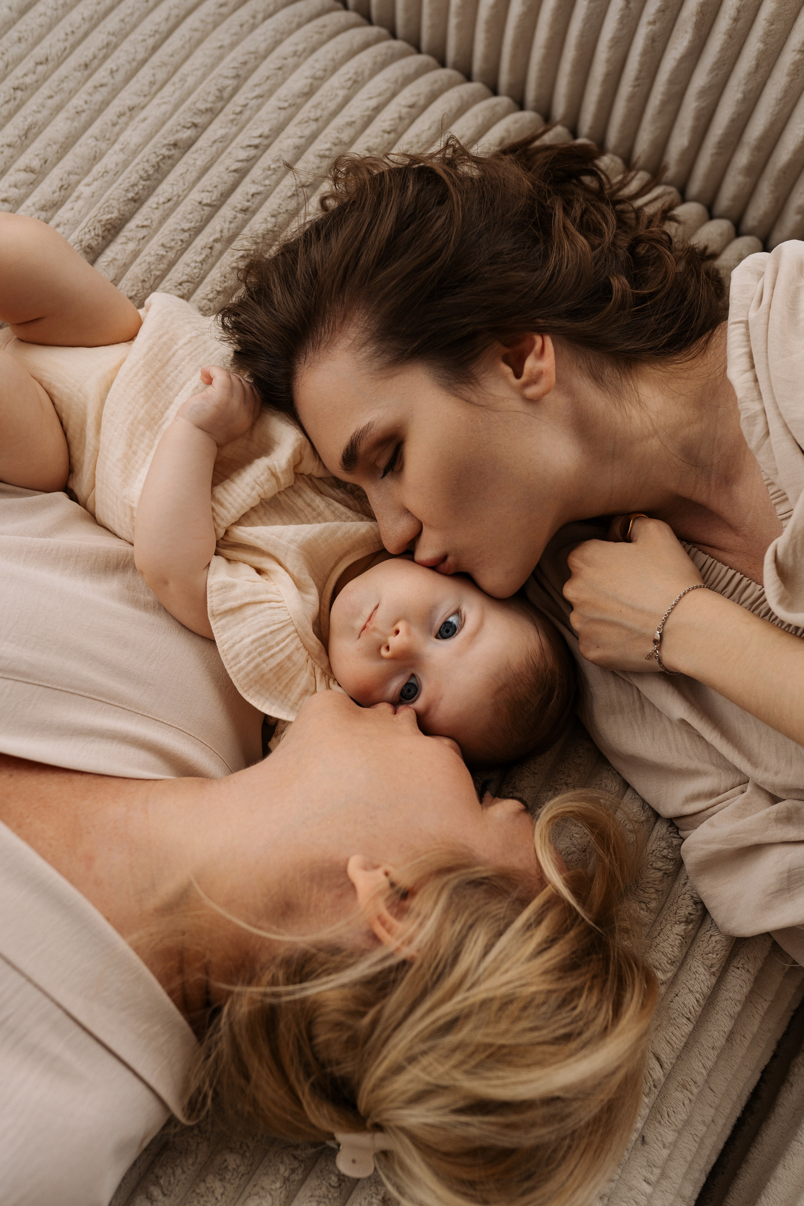 Семейная фотосессия в студии в Москве, семейный фотограф Анна Полушина. Свадебный фотограф в Москве Анна Полушина