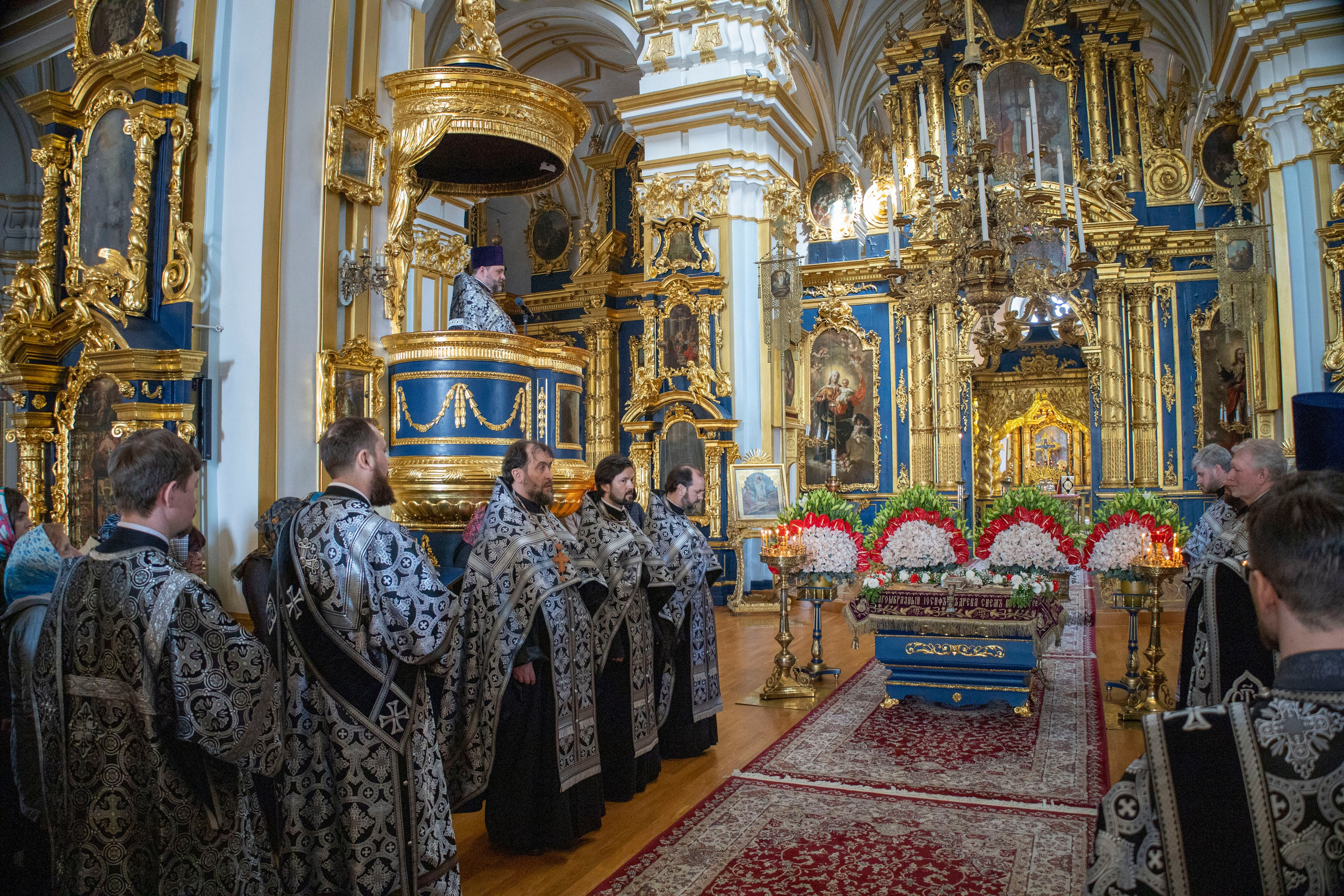 ВЕЧЕРНЯ С ВЫНОСОМ ПЛАЩАНИЦЫ. НИКОЛО-БОГОЯВЛЕНСКИЙ МОРСКОЙ СОБОР