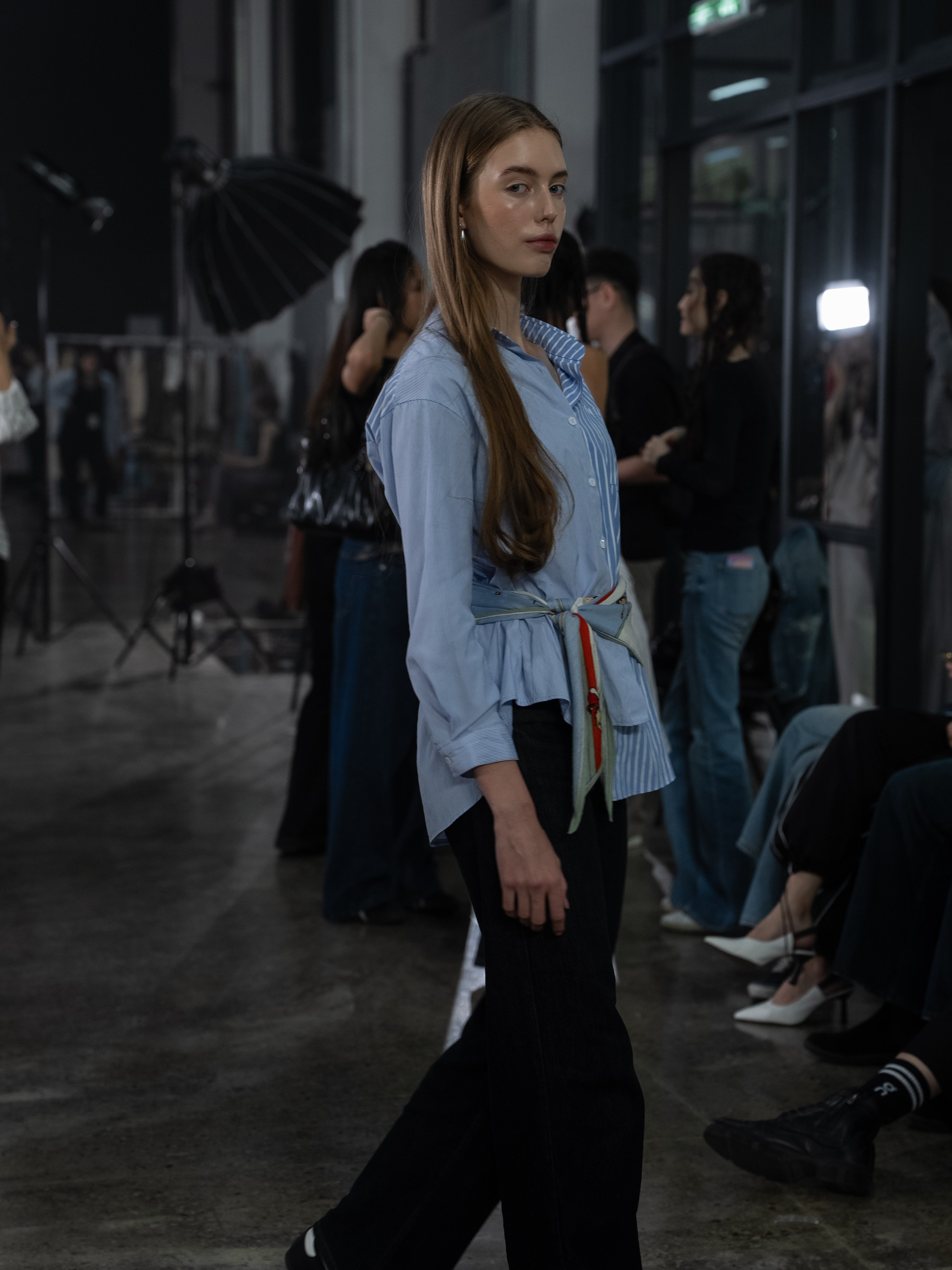 Visa Fashion Week Pre-Fall 2026 April BackStage Day 1. Сайт Алматинского НЮ АРТ, будуар и фэшн фотографа Дениса Карпенко