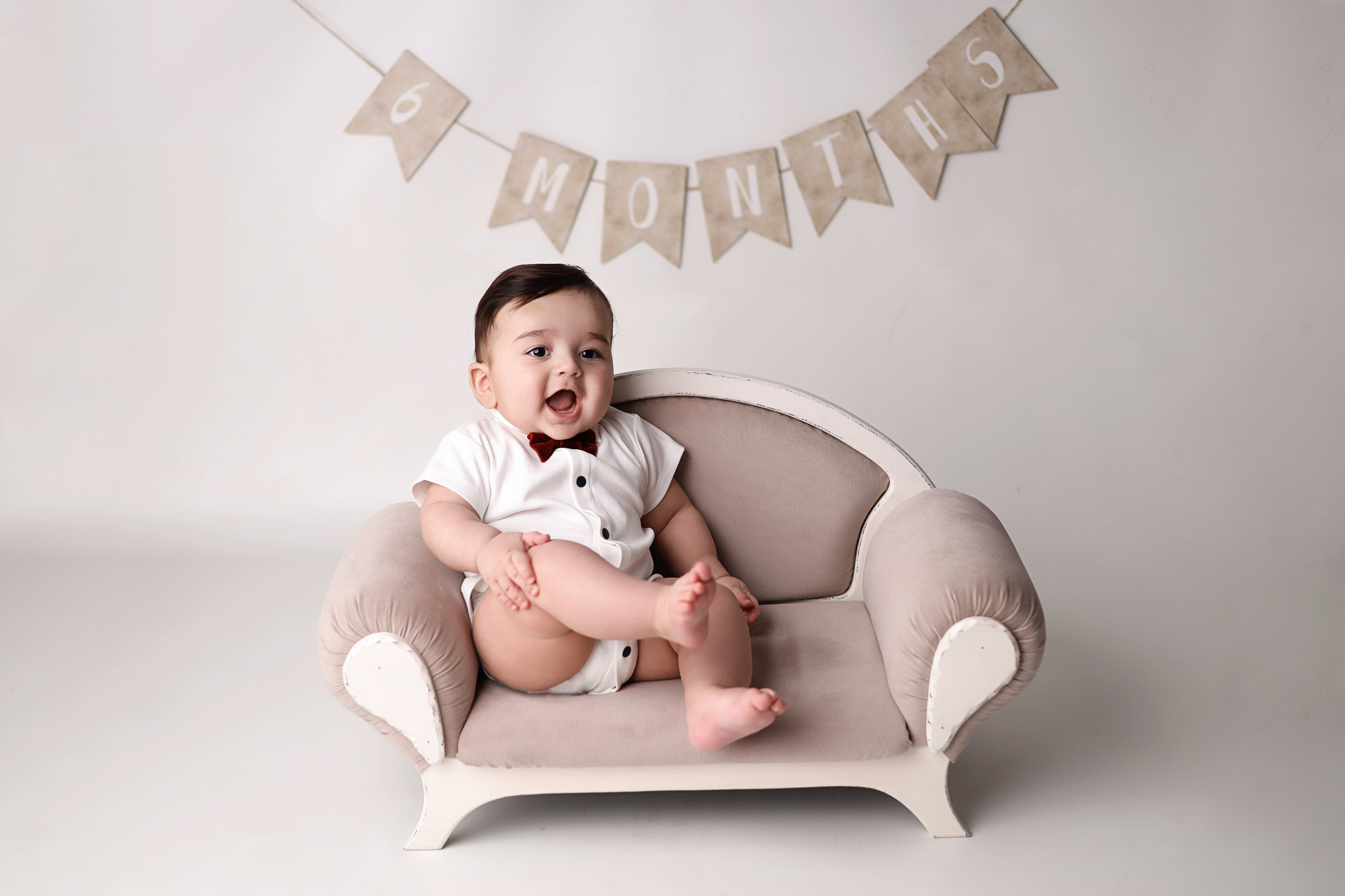 Азнавуру 6 месяцев. Фотограф новорожденных Москва. Ньюборн фотограф Москва