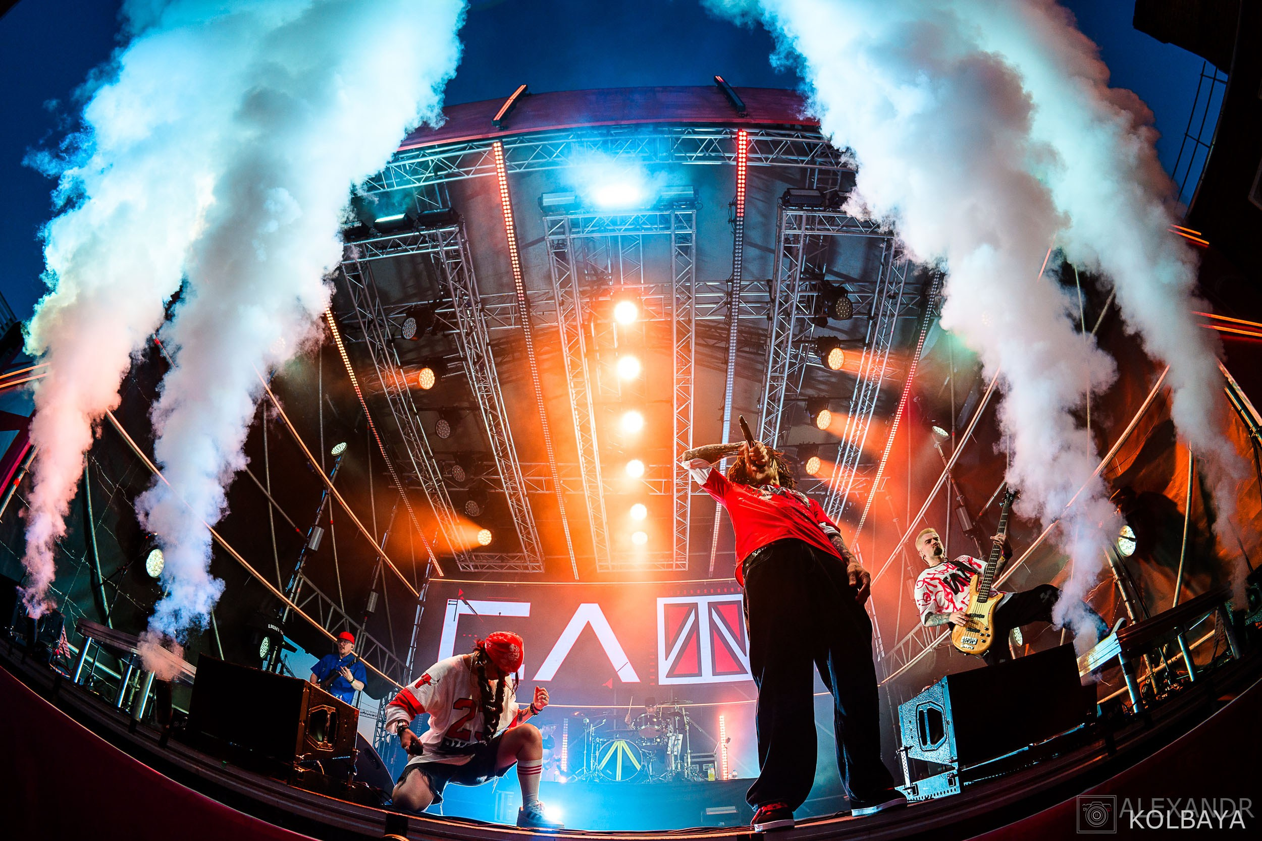 Фоторепортаж с концерта группы СЛОТ на Red Summer 2025. Концертный и театральный репортажный фотограф в Москве Александр Колбая