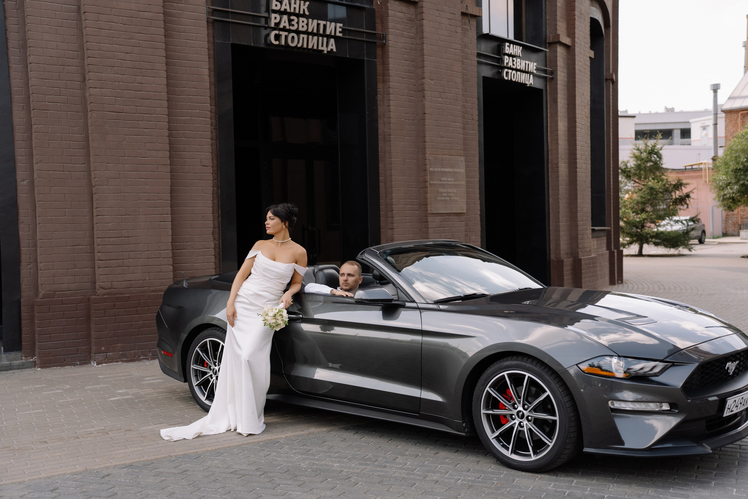 Свадебная фотосессия с кабриолетом. Свадебный и семейный фотограф в Москве Светлана Зоткина