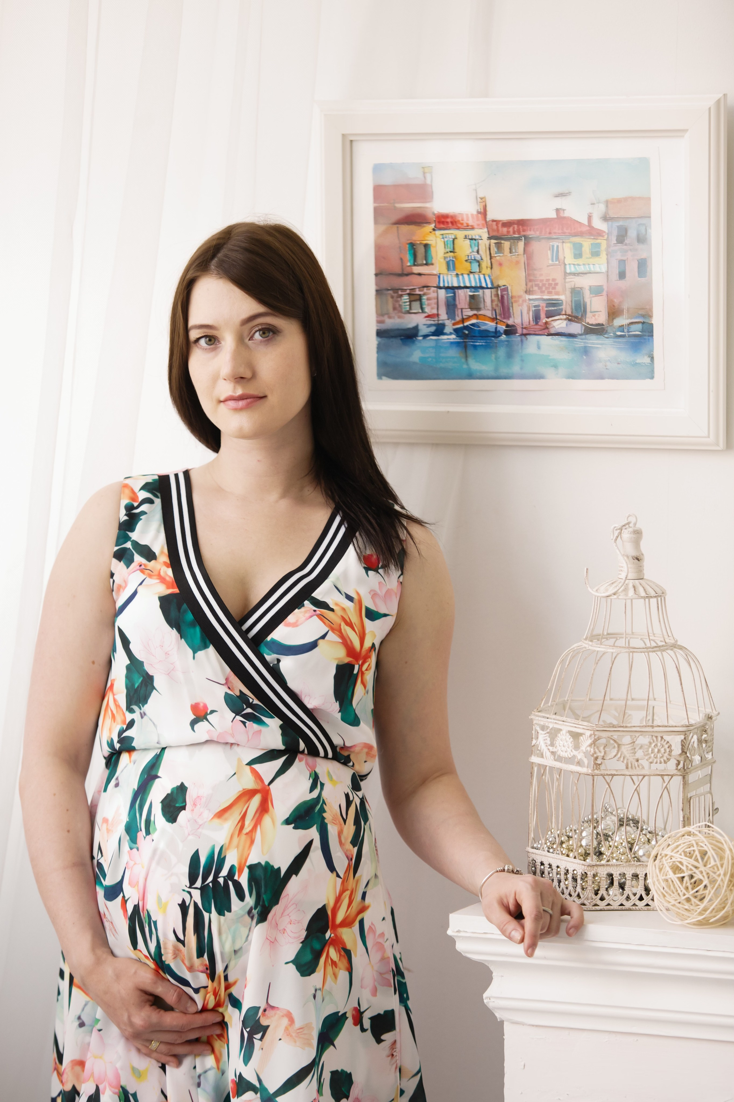 Съемка для двух беременных подруг в светлой студии. Фотографы в Москве Светлана Устинова и Сергей Грачев