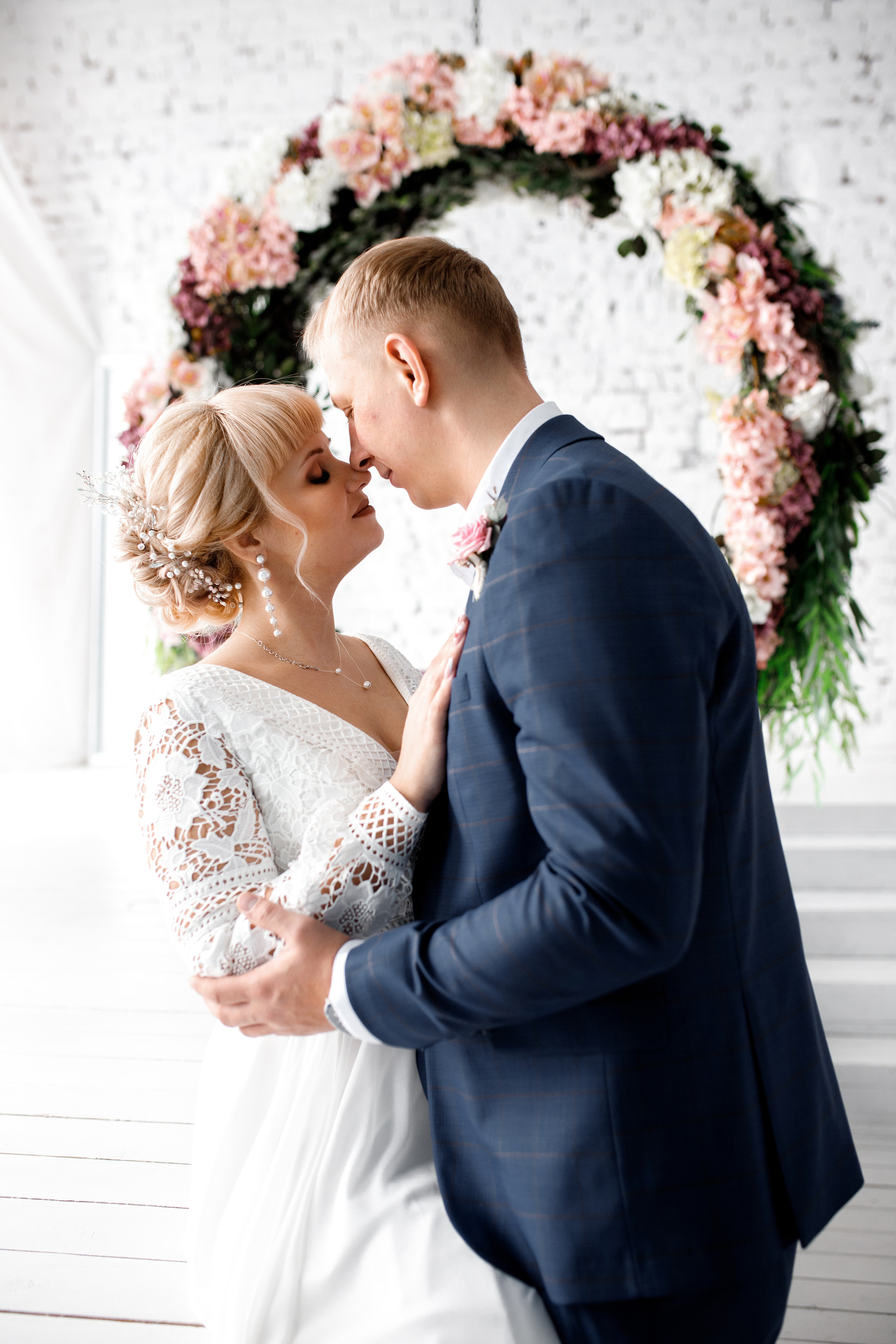 Максим и Ксения. Свадебный фотограф и видеограф в Омске — Виталий и Алёна Орлянд