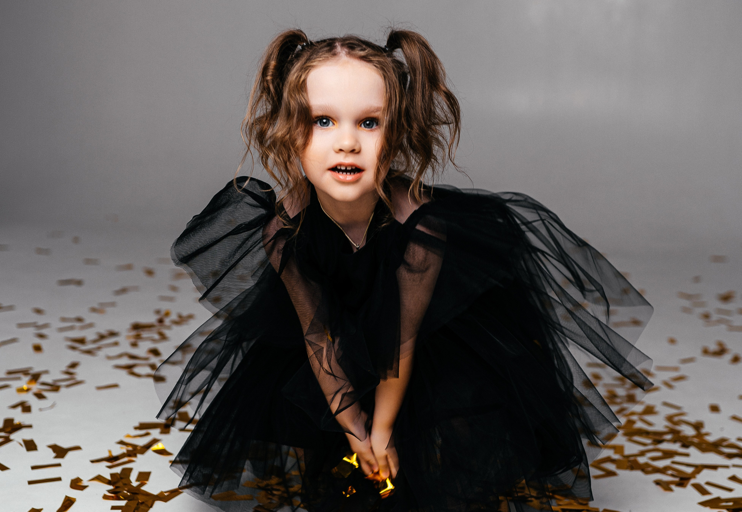 Фотосессия для девочки в платье. Фотограф Ким Наталья в Красноярске