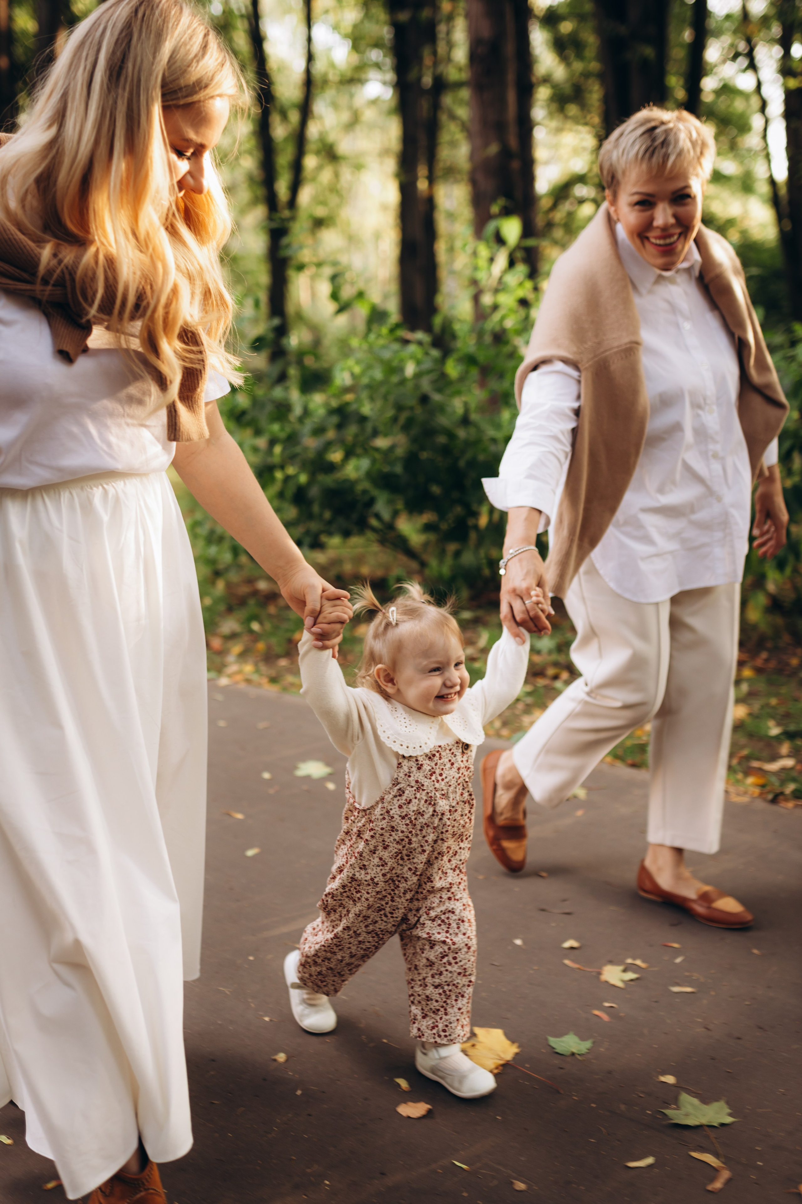 Ольга, Елена и маленькая Таисия. Семейный фотограф в Москве Жукова Анна