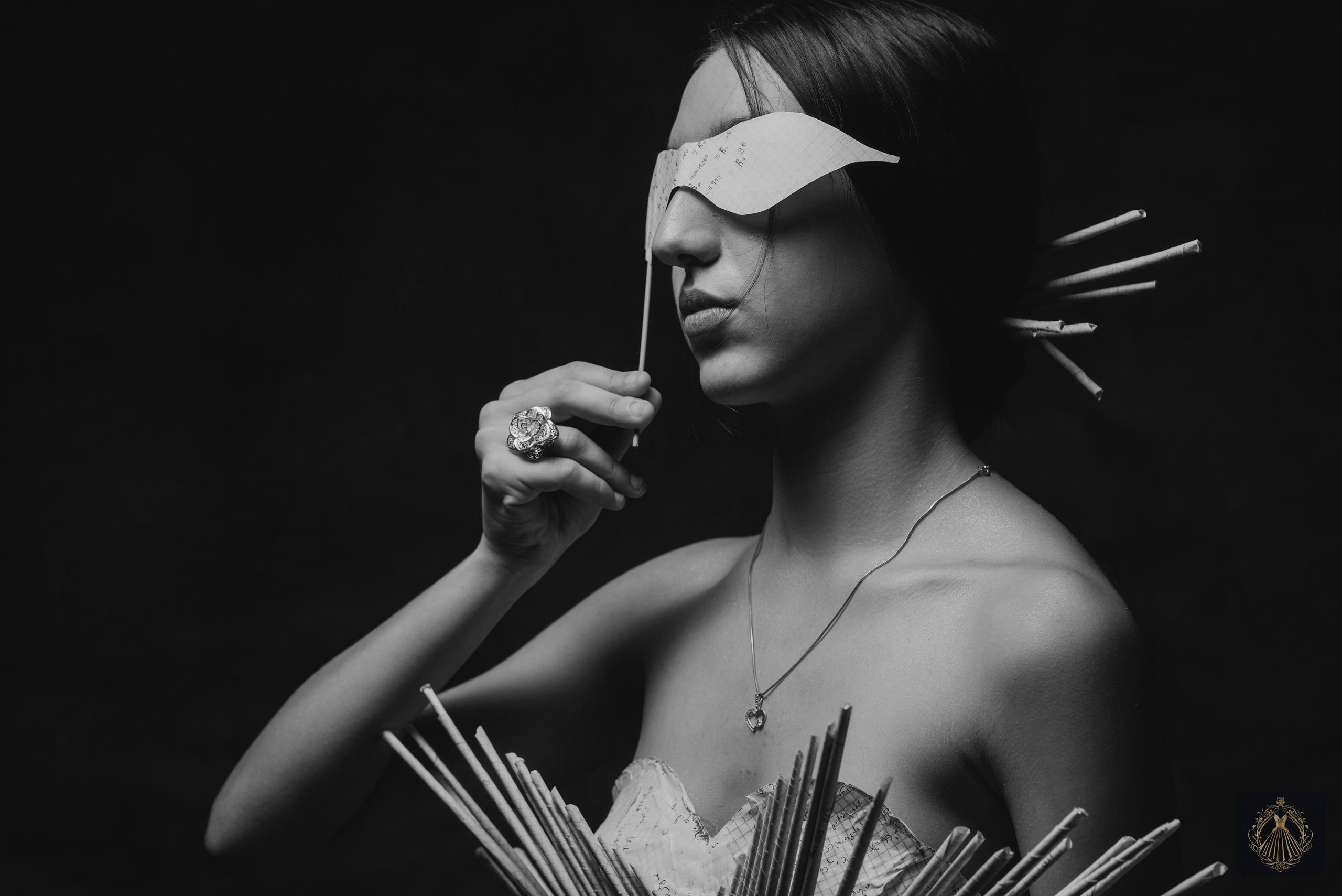 Бумажное платье. Портретный фотограф Денис Милютин