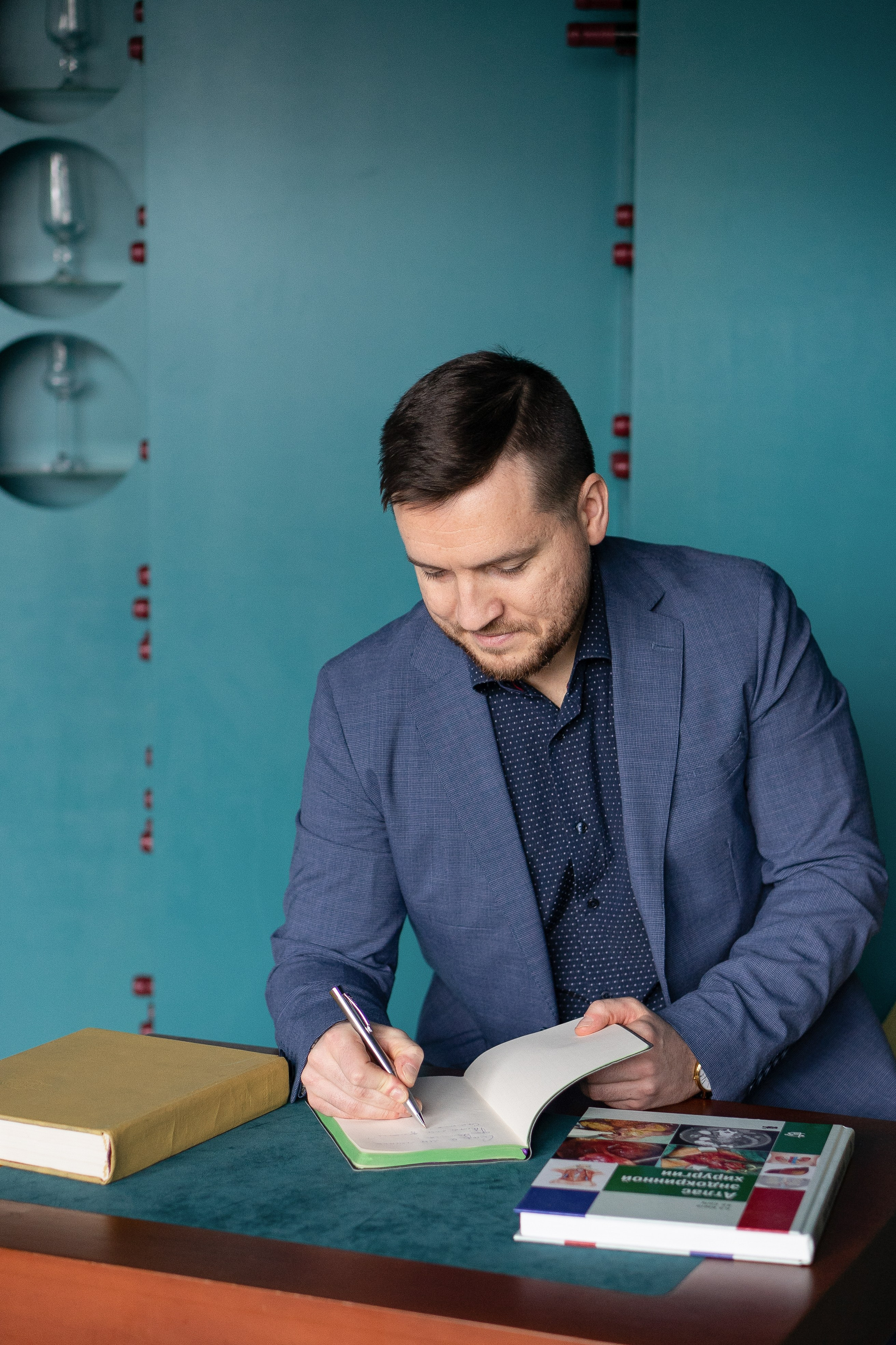 Виктор Хирург-эндокринолог. Фотограф Ольга Игорева