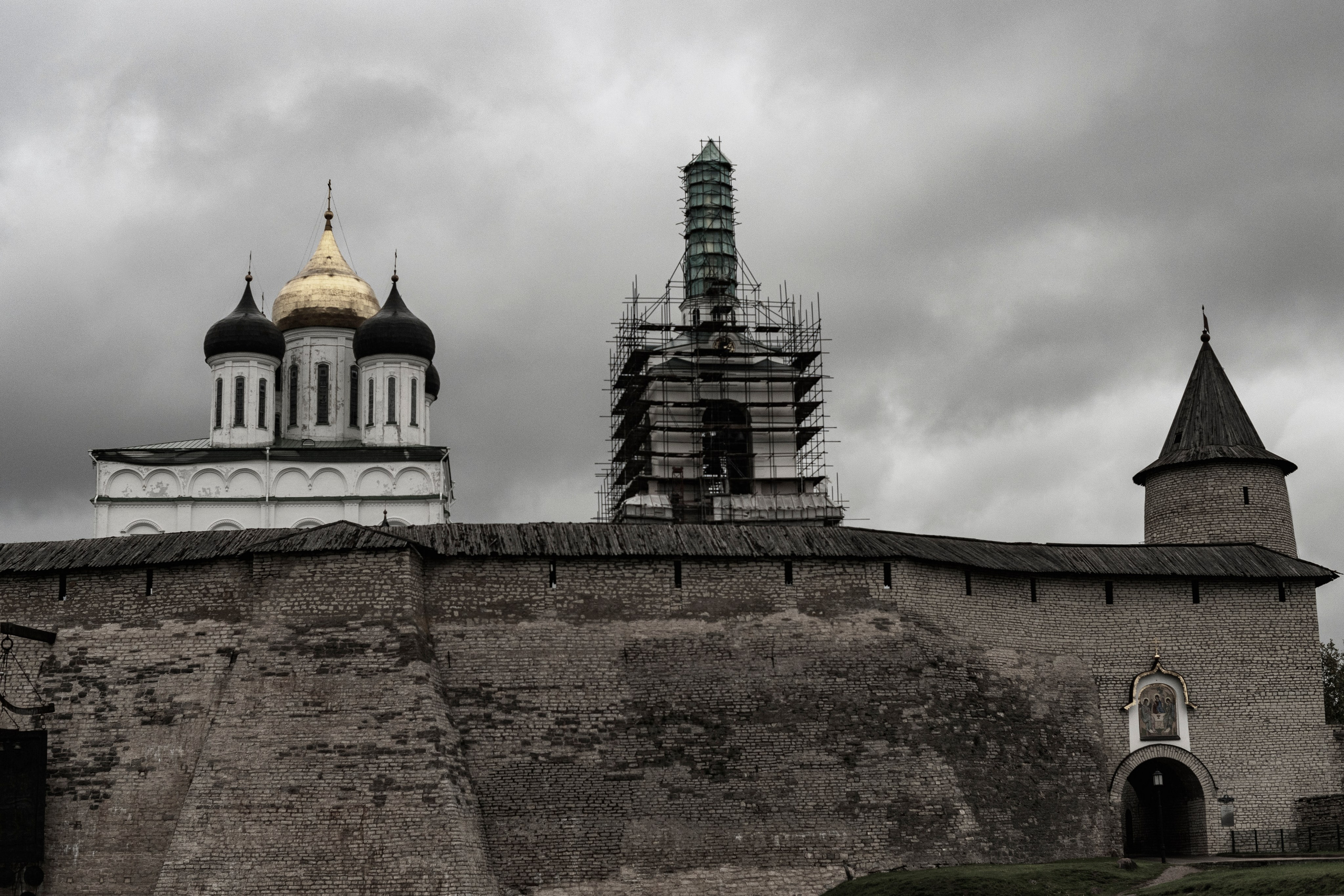 Псков. Октябрь 2023. Фотограф Роман Адлер