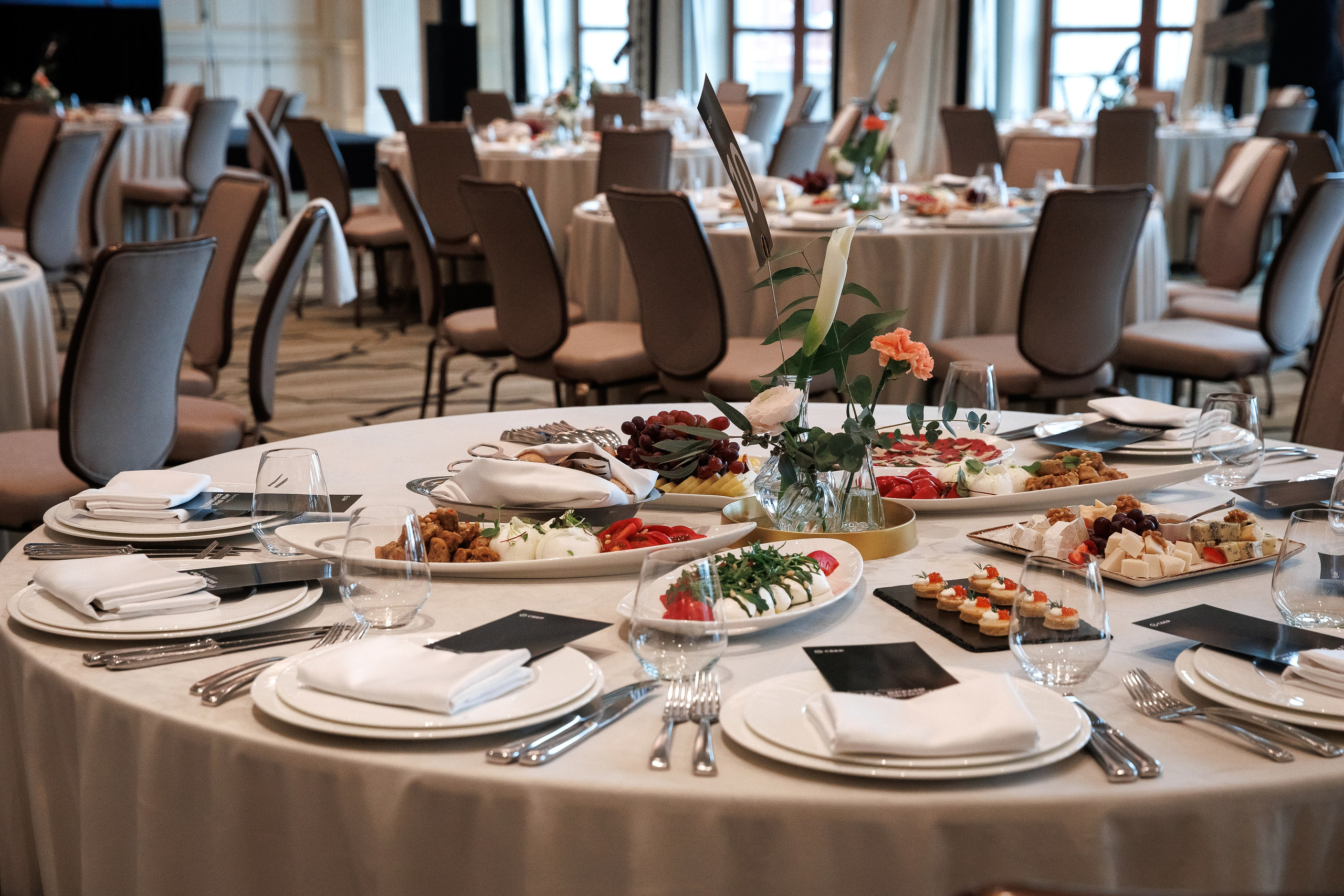 Бизнес-бранч FourSeasons. Репортажный Фотограф в Москве Александр Назаров