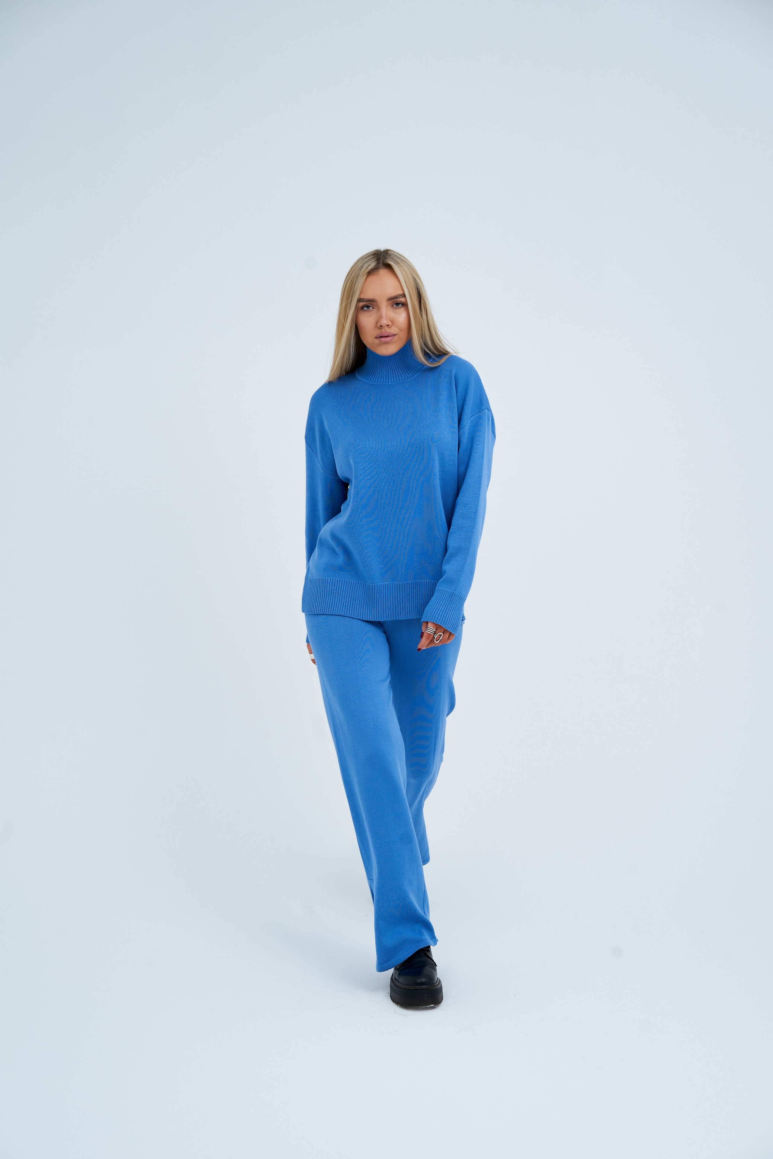 Съемка для рекламы одежды на маркетплейсах. Фотограф Екатеринбург Кокшарова Александра