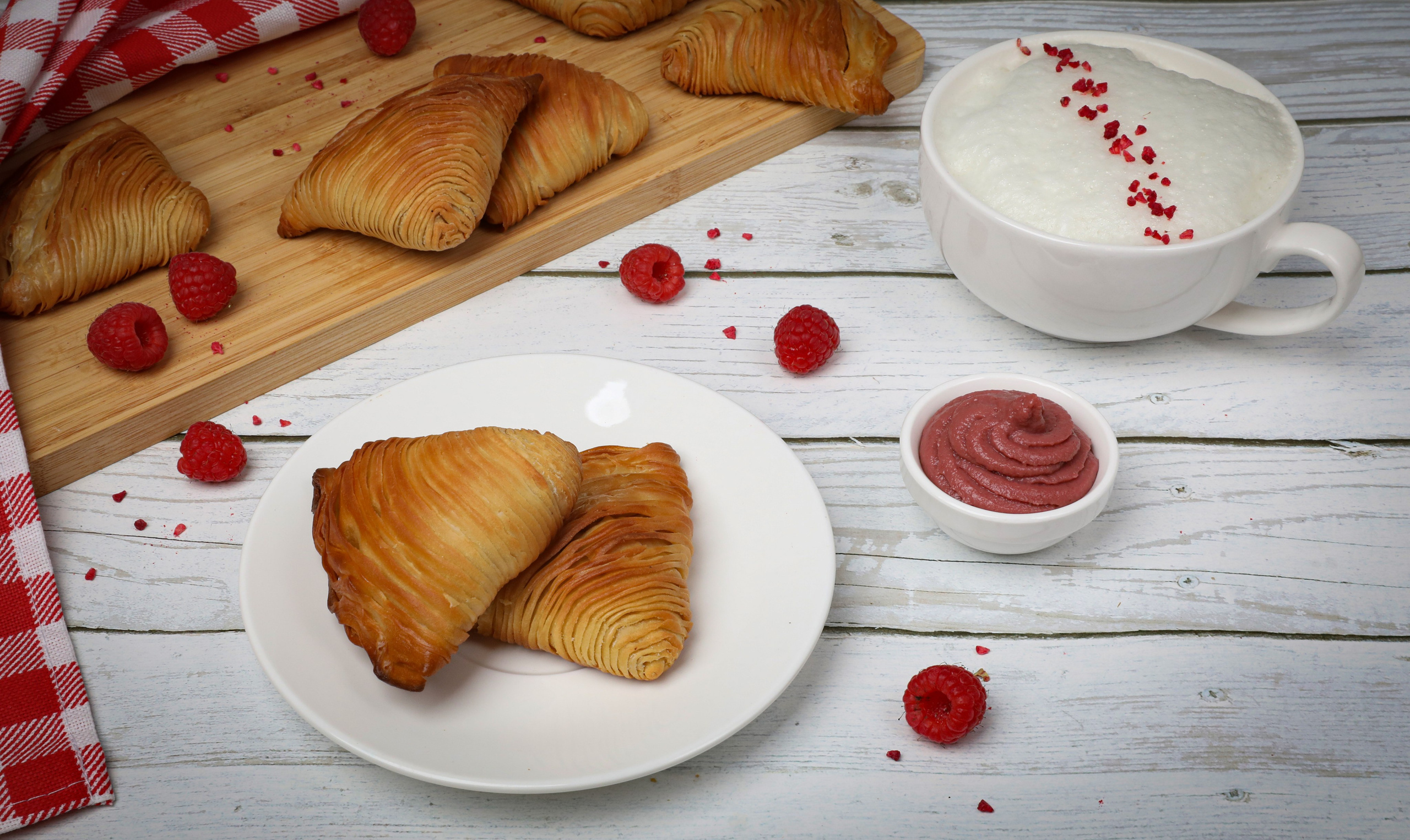 Художественная съёмка десертов с участием фуд-стилиста. Фуд-фотограф Илья Милоданов съемка в Москве и Московской области