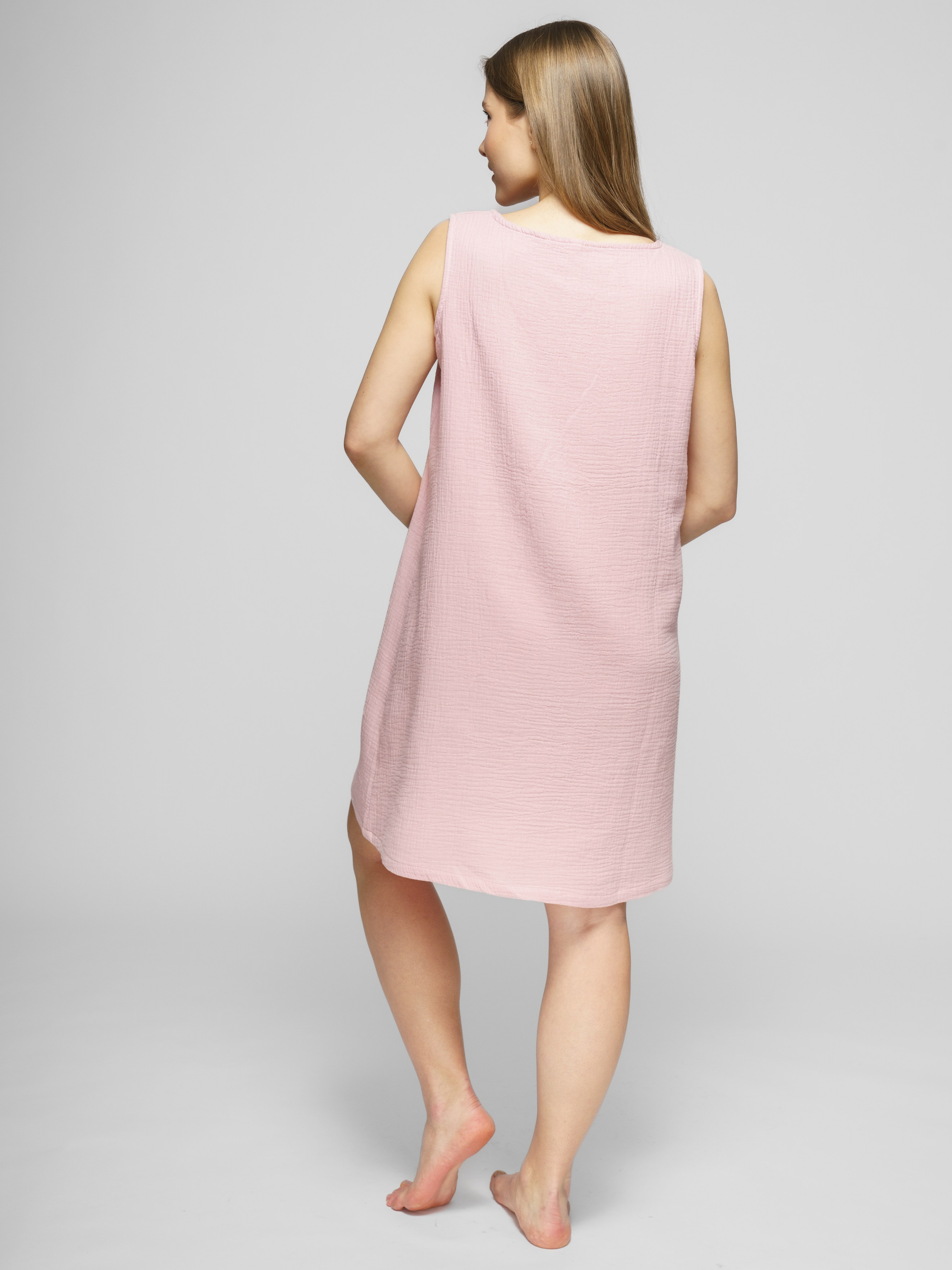 Лён (фартук, сорочки), модель Оксана. KED Production — продакшн из СПб. Создаём фото, видео и контент, который помогает брендам и селлерам продавать больше