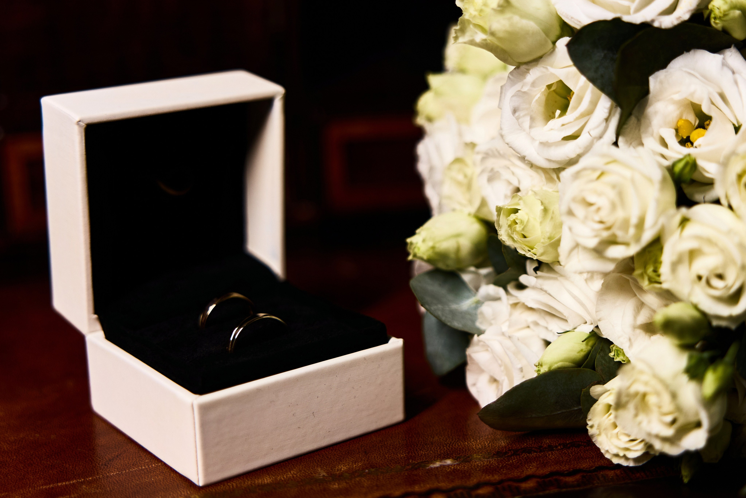 Свадебная фотосессия в студии и регистрация брака в Грибоедовском ЗАГСе