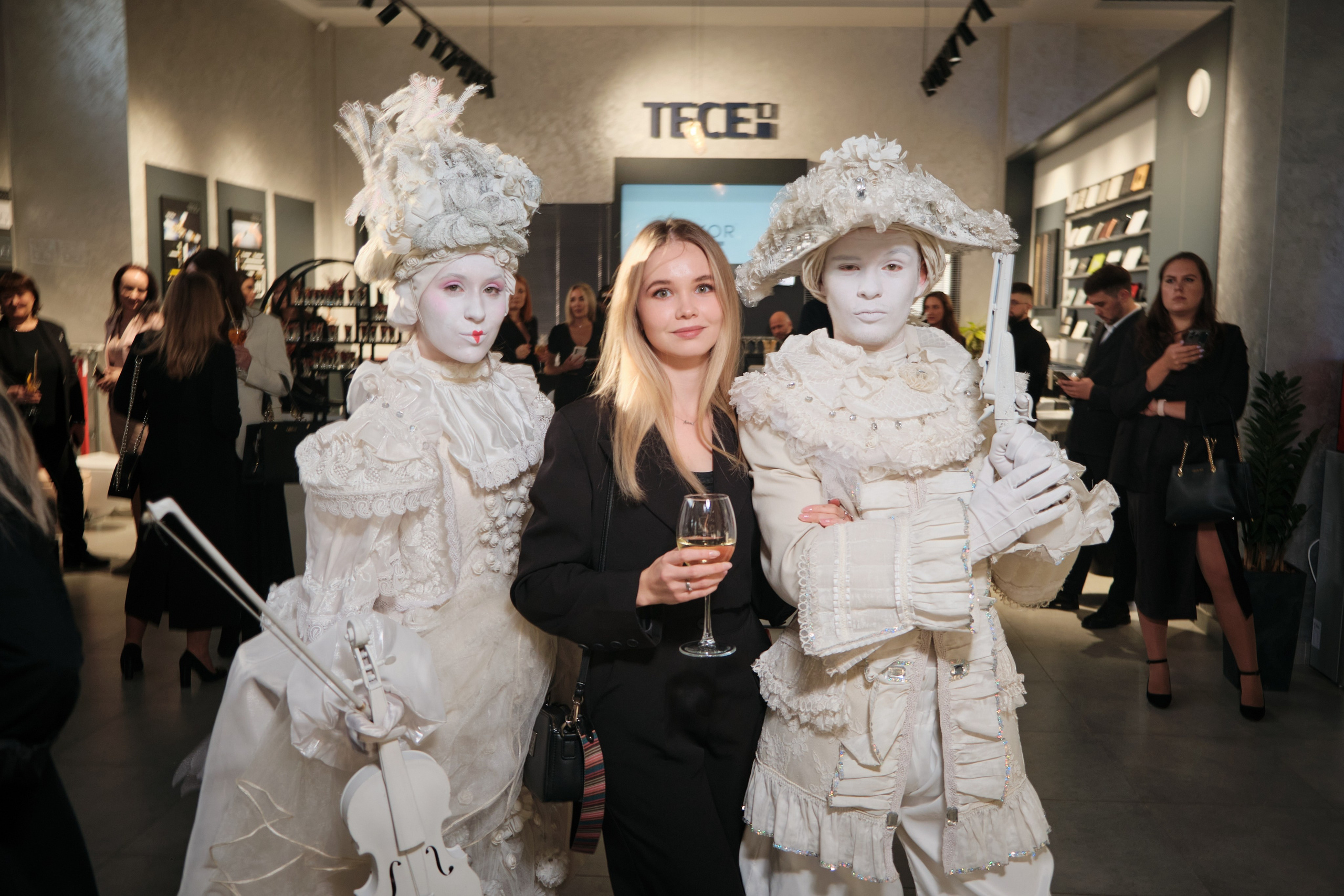 Открытие салона 100 градусов. Антон Ив