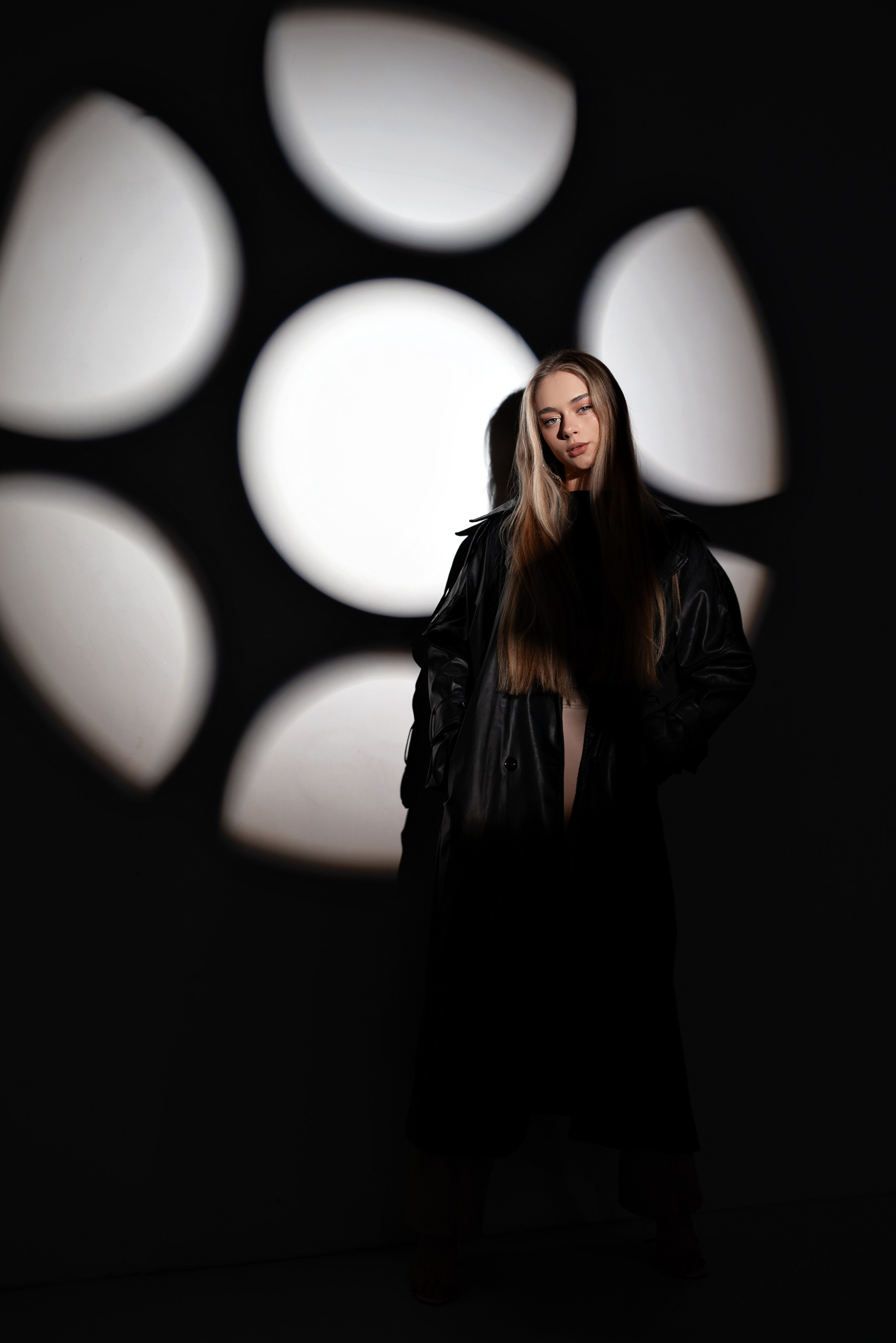 Фотосъемка в белье и черном плаще. Фотограф в Витебске Сергей Томашев