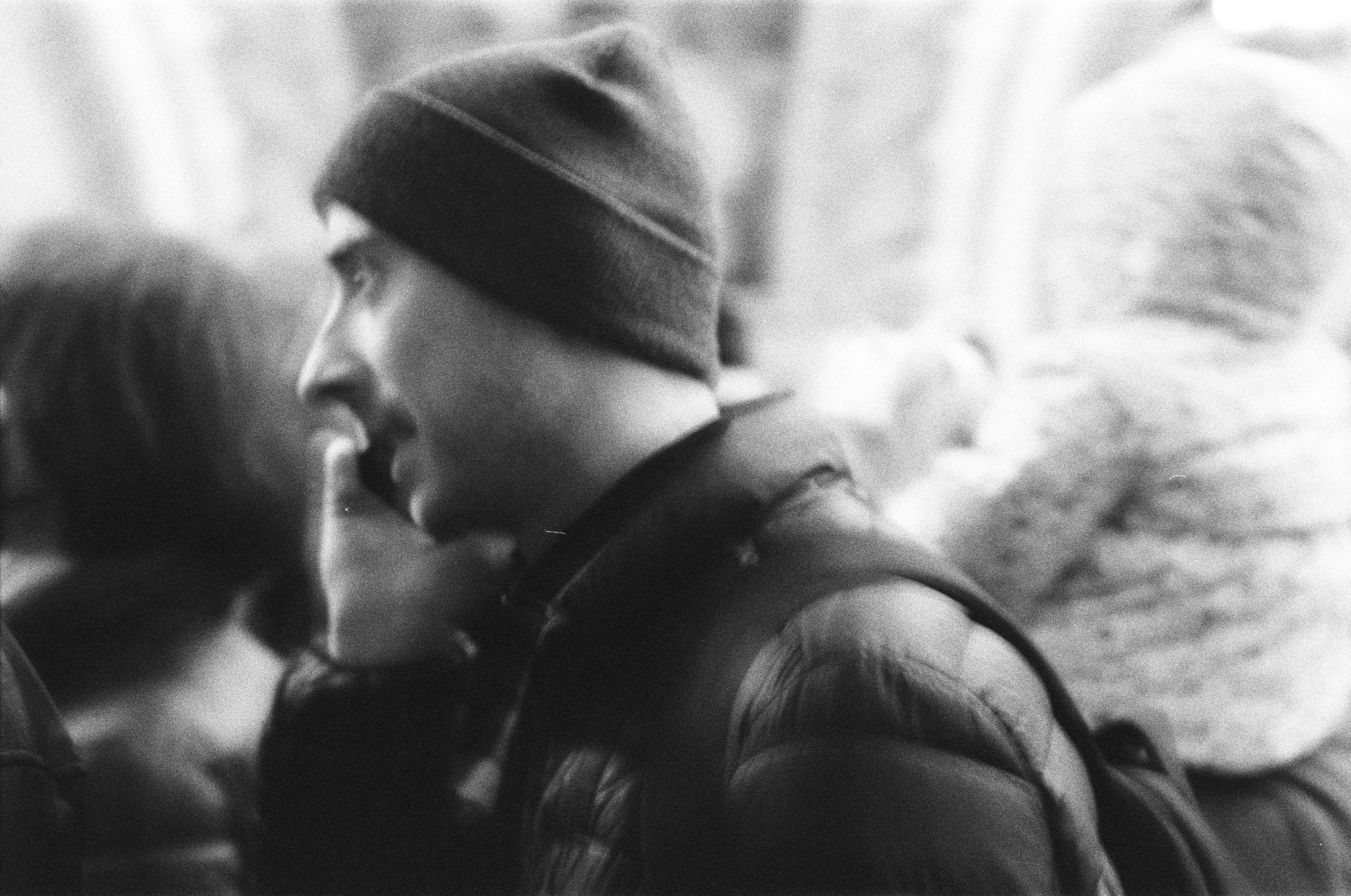 Фотосерия «Час пик»: динамика городской суеты в моменты транспортного и человеческого потока, игра света, тени и контраста в хронике городского движения. Фотограф: Ожерельев Лев