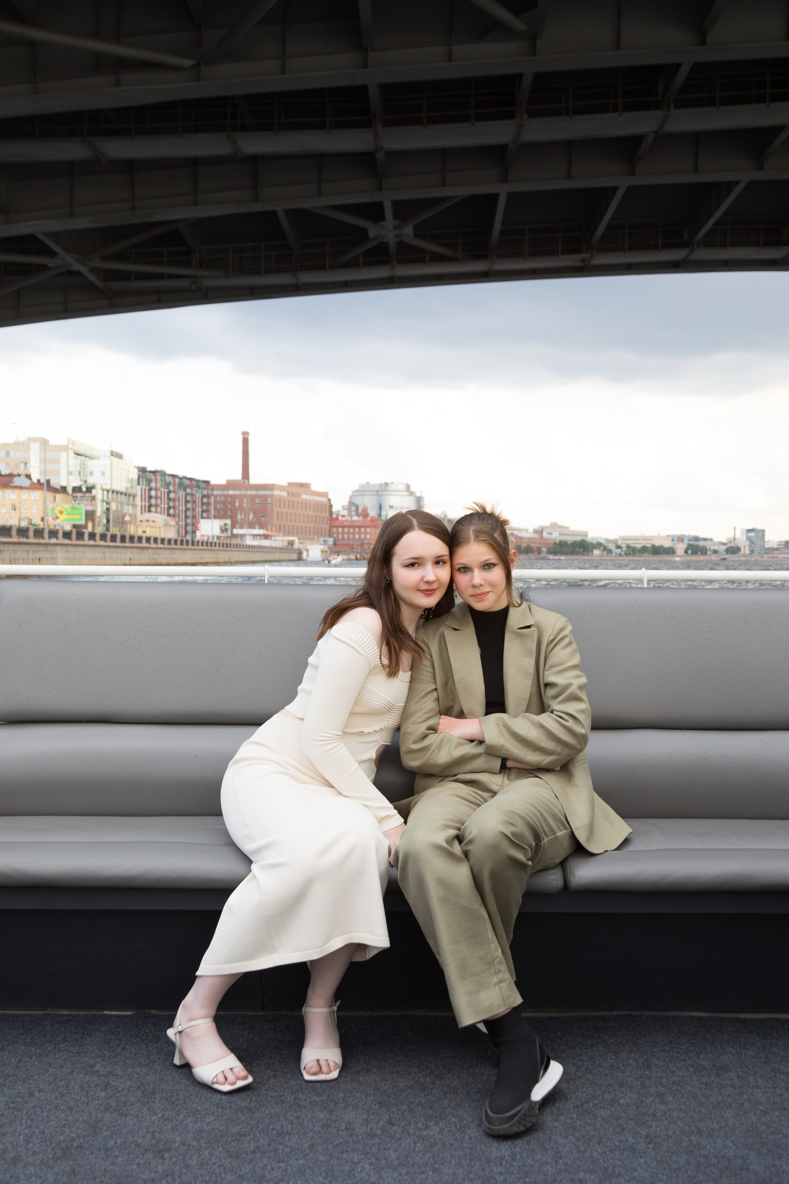 Репортажная съемка выпускного 9 класса на теплоходе. Детский и контент фотограф Надя Волкова Санкт-Петербург