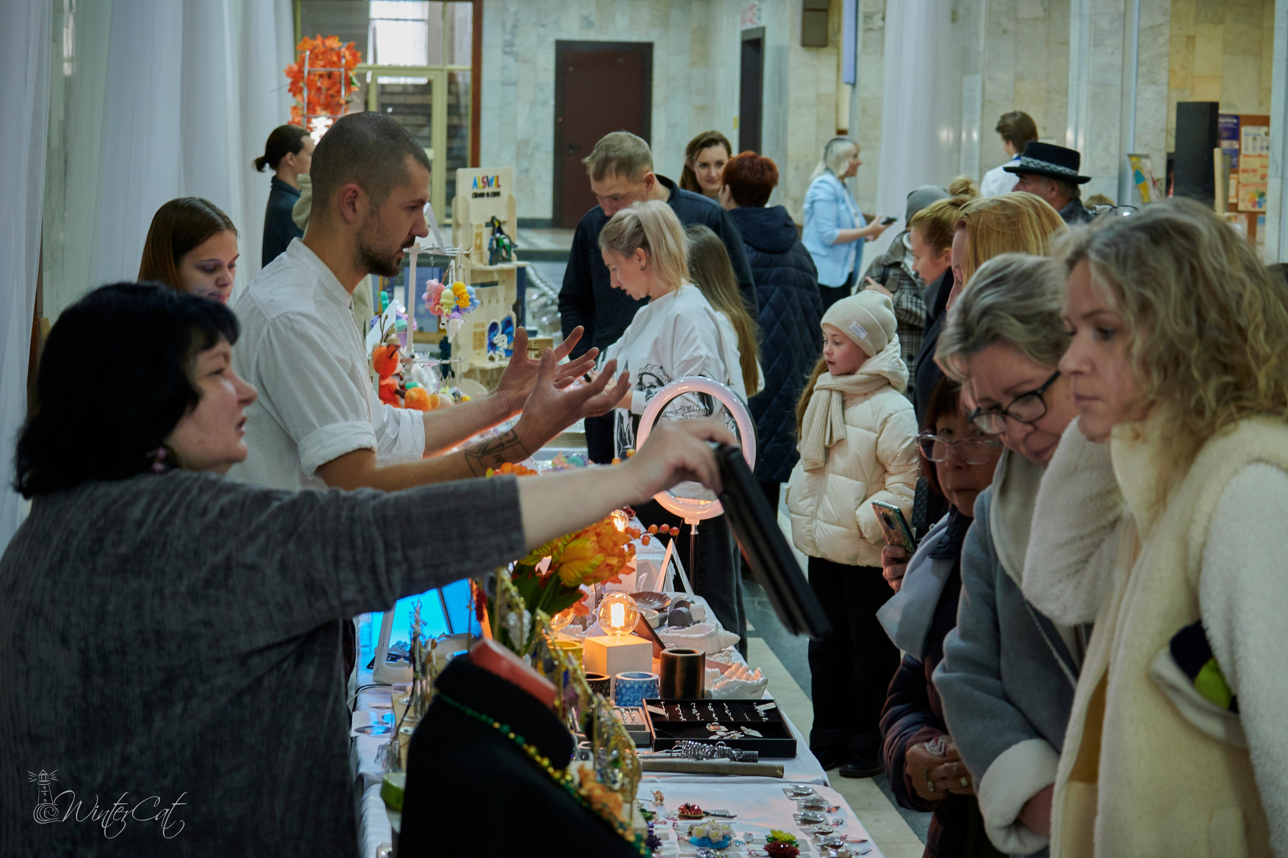 Арт Маркет 12.10.24. Портретный и репортажный фотограф в Магадане Андрей Нефедов WinterCatPhoto