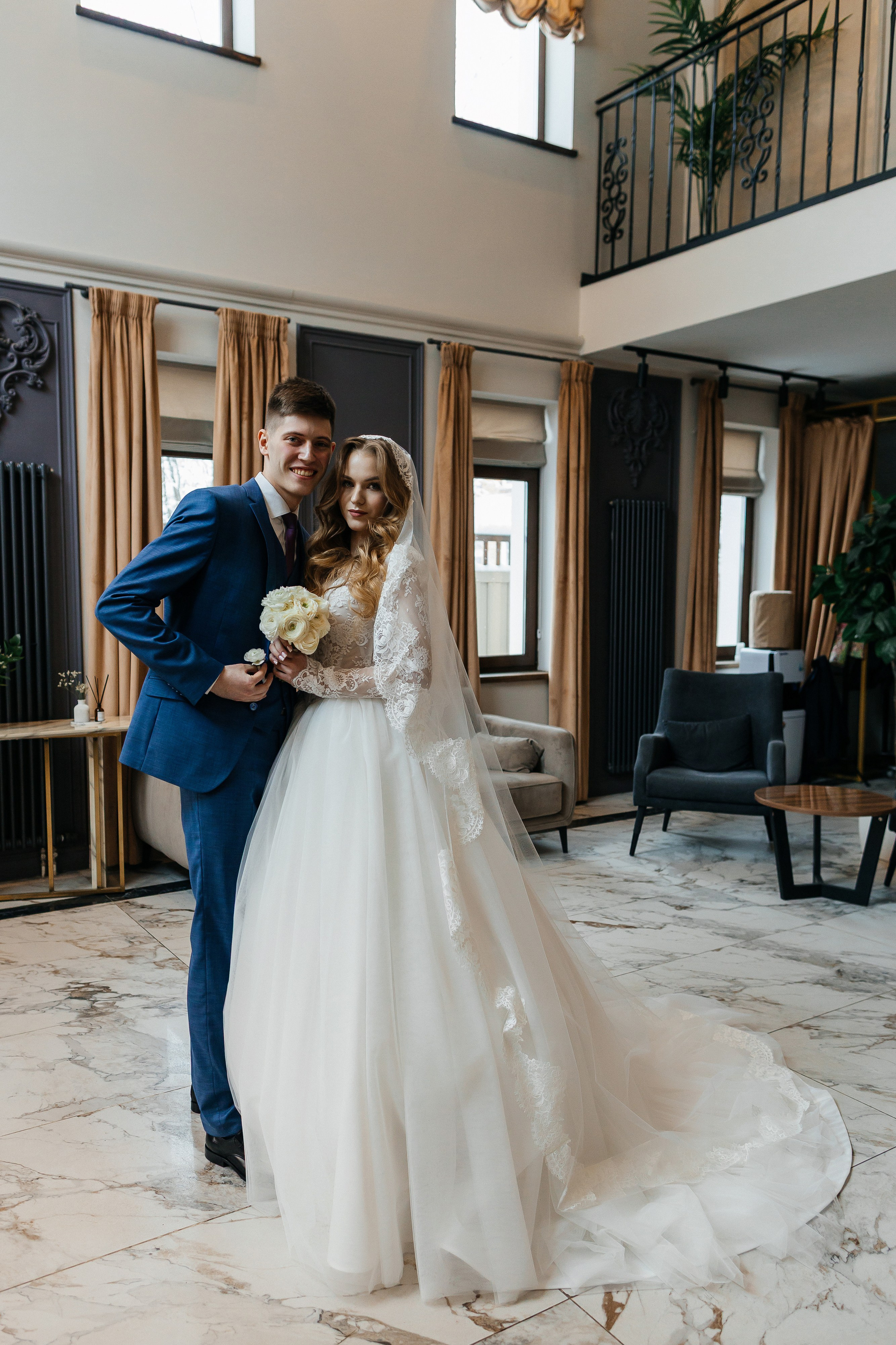 Роскошное утро пары в номере отеля. Олег Сверчков | Свадебный фотограф Вологда