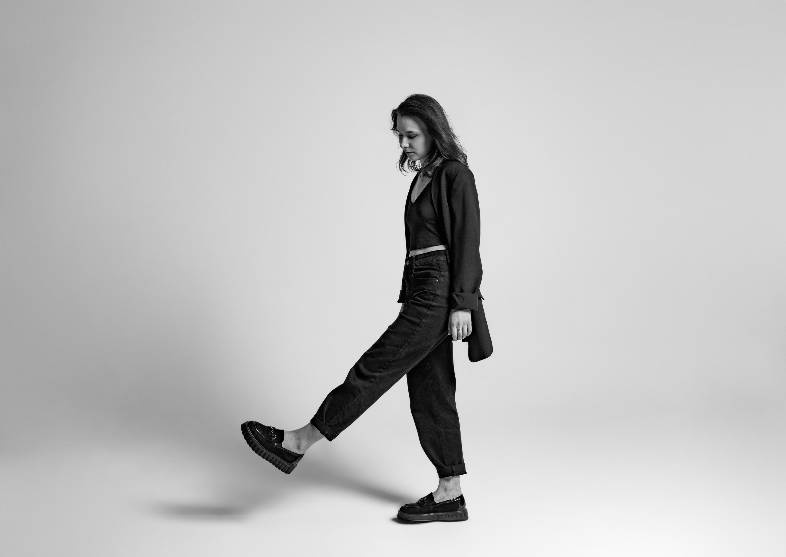 Монохромный портрет женщины, где контраст рождает образ. Портретный фотограф в Москве Фарид Леонов