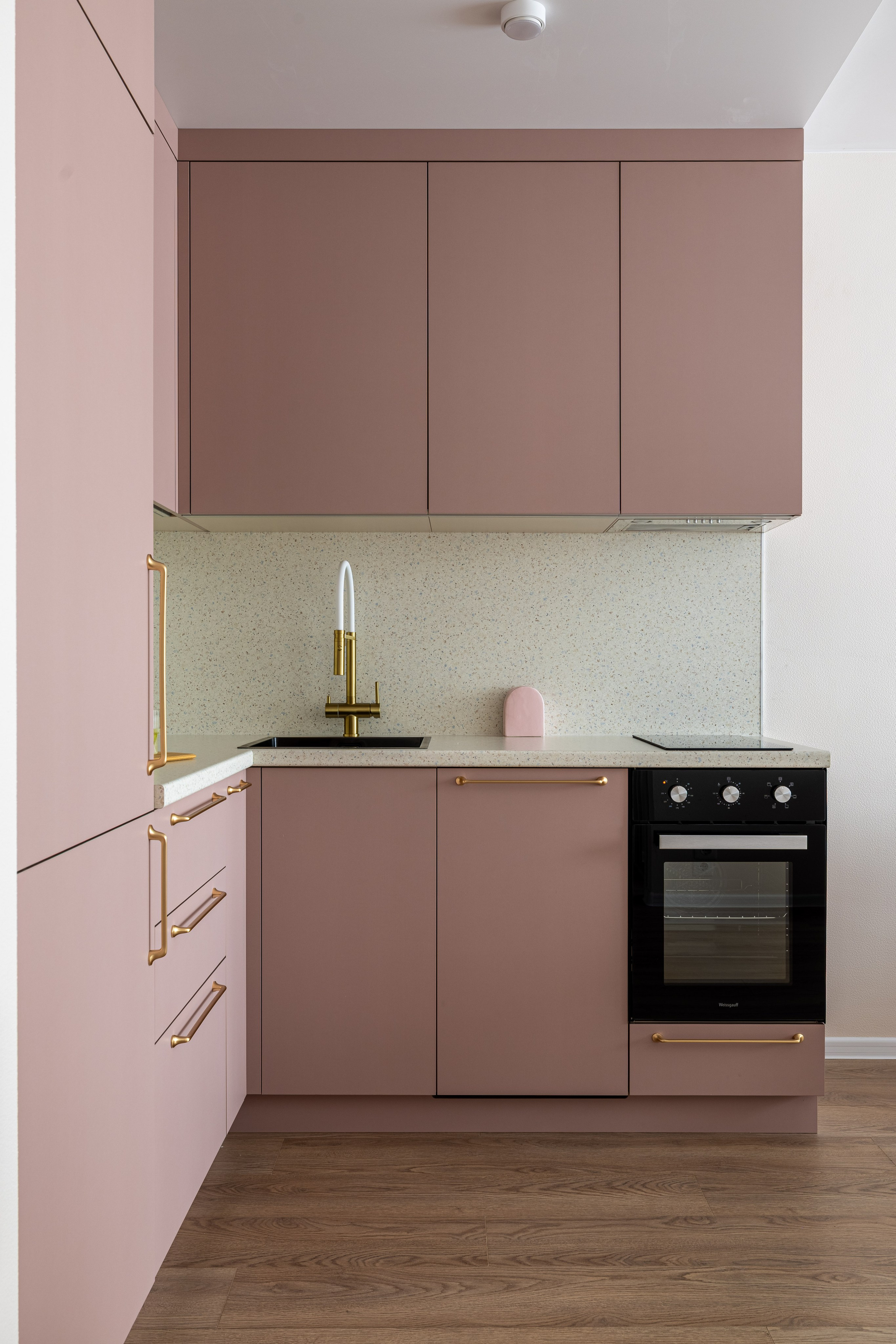 Леденцовый контемпорари с элементами глэм-софт. Veselinskiy| Интерьерный фотограф | Москва