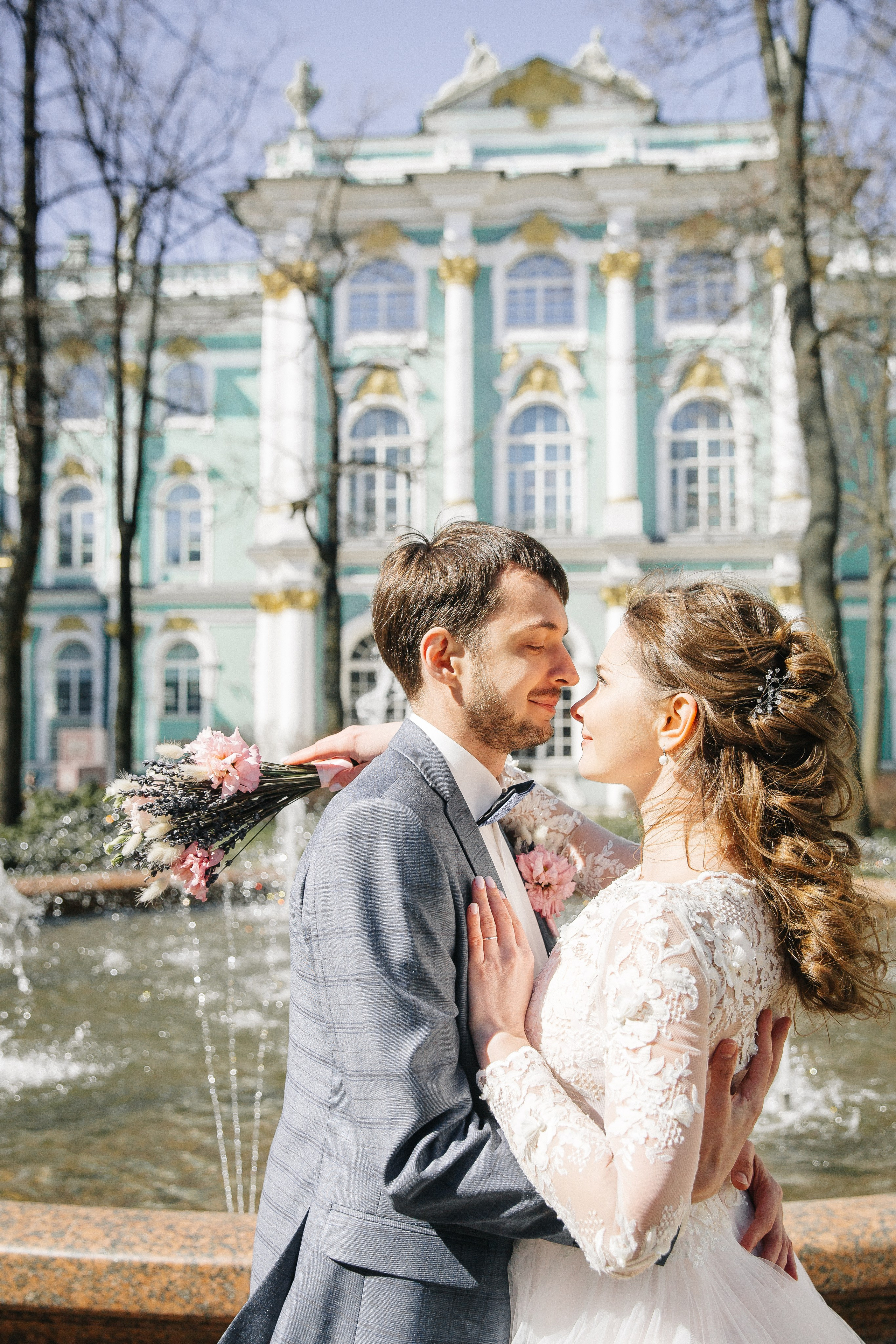 МАЙ | Дворец № 1, Атланты, Эрмитажный дворик. Свадебный фотограф в Санкт-Петербурге Полина Корзухина