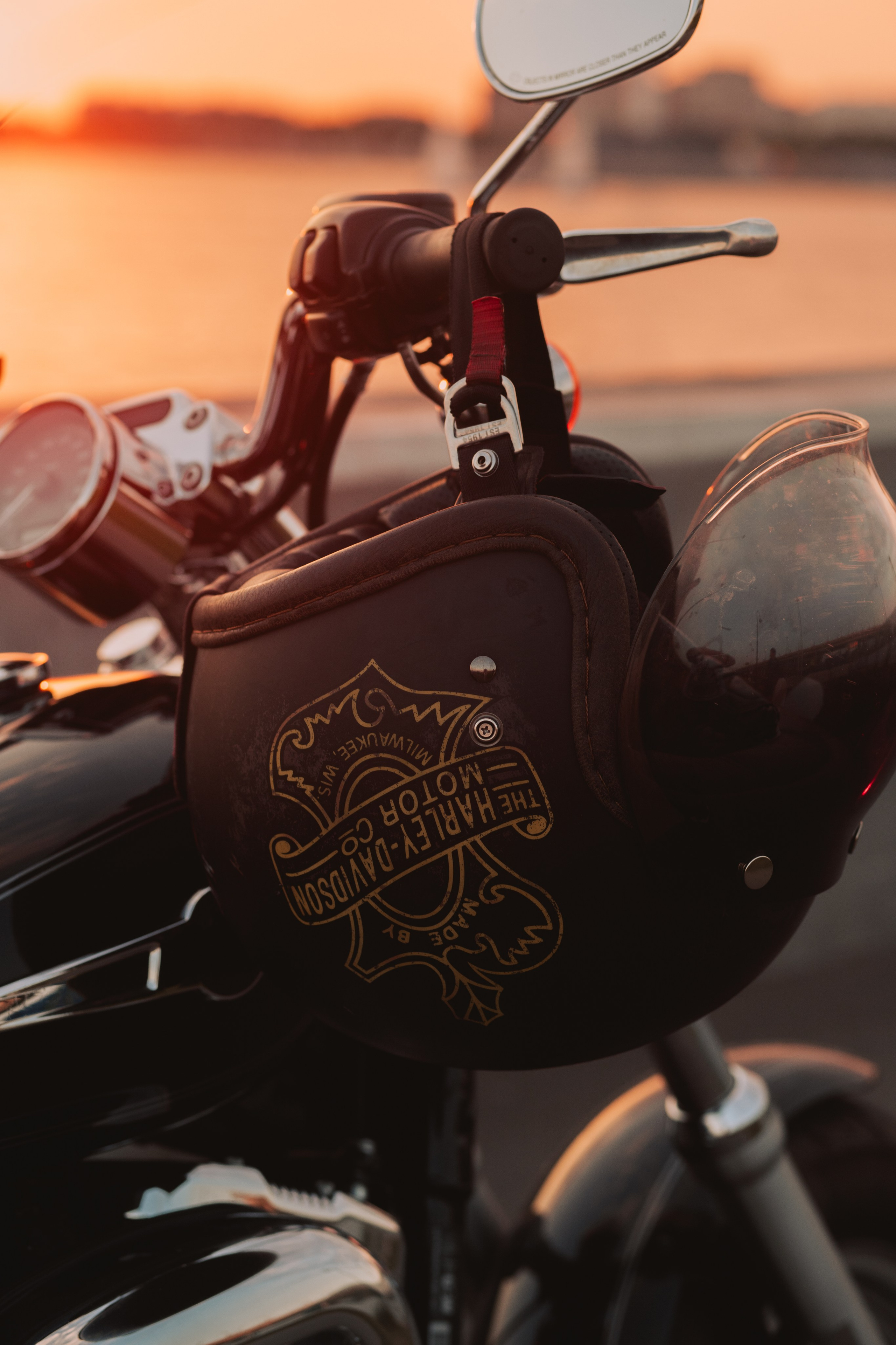 Фотосессия Love story Лахта на закате с мотоциклом. Фотограф в Санкт-Петербурге, Анна Скворцова