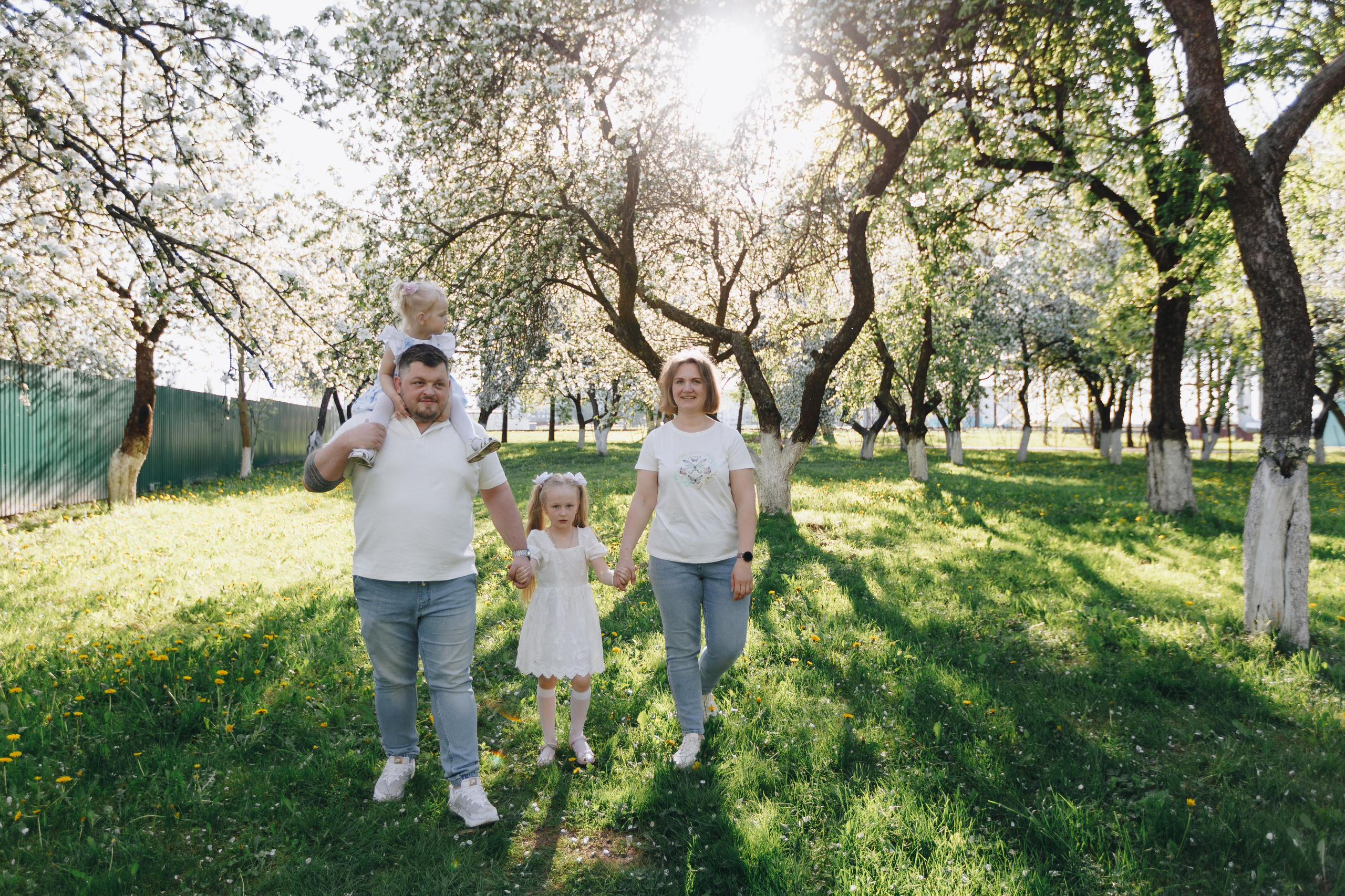 Семья весной. Свадебный семейный фотограф и видеограф Гомель Минск Беларусь Европа