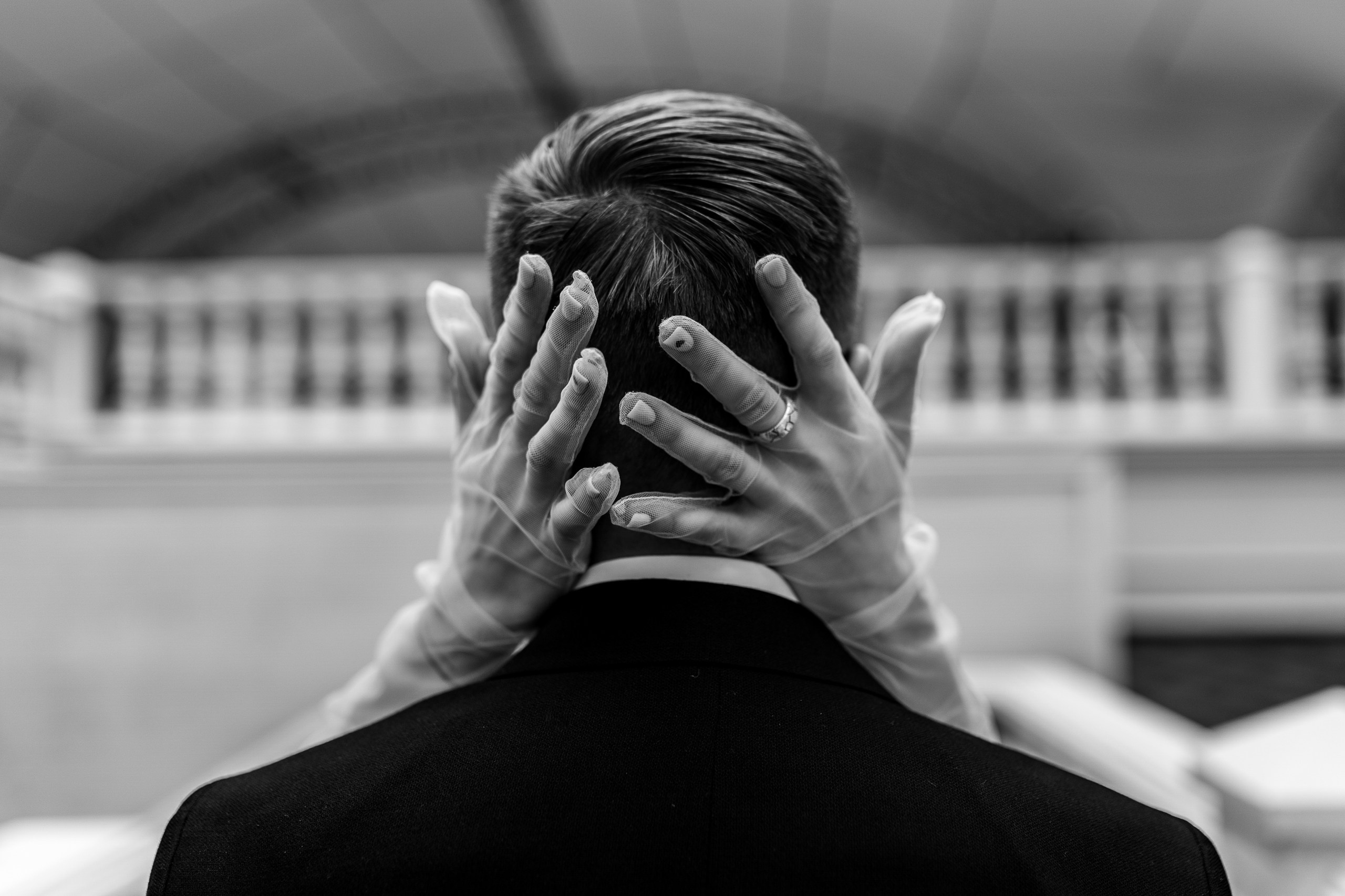 Здравствуйте! Я&nbsp;свадебный фотограф из&nbsp;Ульяновска, работаю в&nbsp;том числе по&nbsp;всей России и&nbsp;с&nbsp;выездом за&nbsp;границу. Снимаю свадьбы, lovestory, корпоративы, светский репортаж. Провожу обучение по&nbsp;фотографии, мастер-классы и&nbsp;воркшопы для других фотографов.