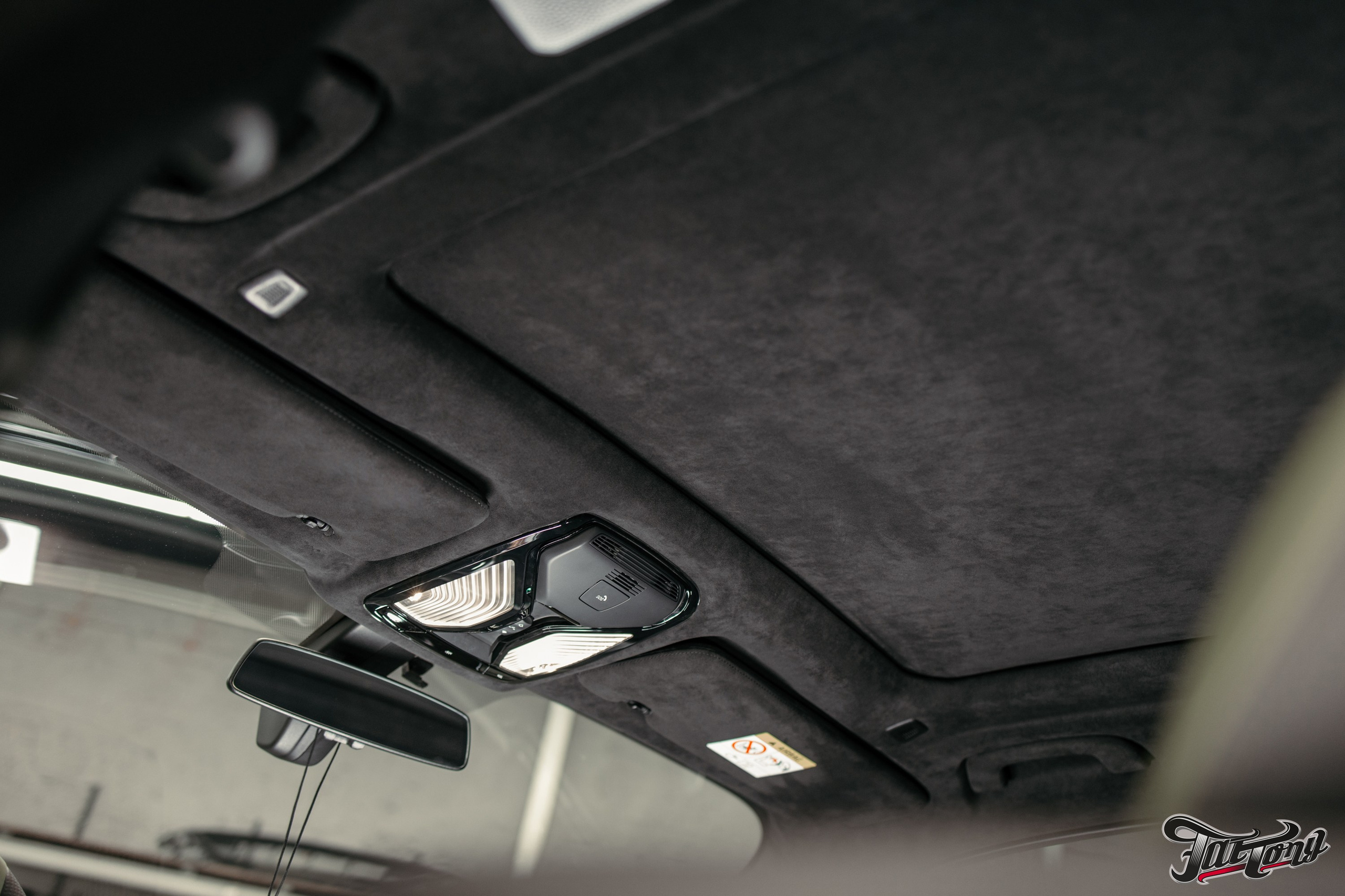 BMW X5M пошив салона в зеленую кожу. DeLorein