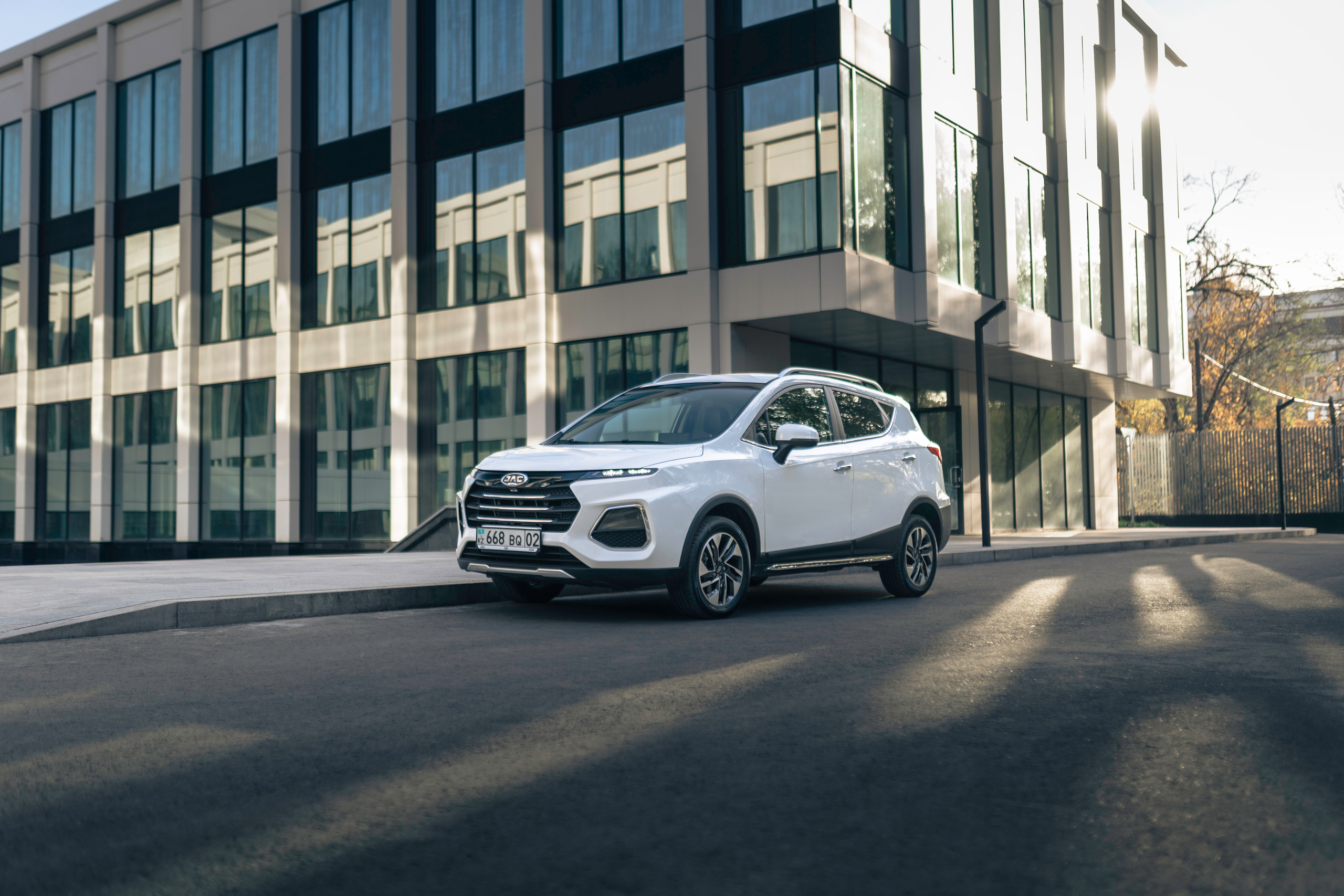 JAC S3 Pro. Чен Станислав | Автомобильный фотограф | Алматы, Казахстан