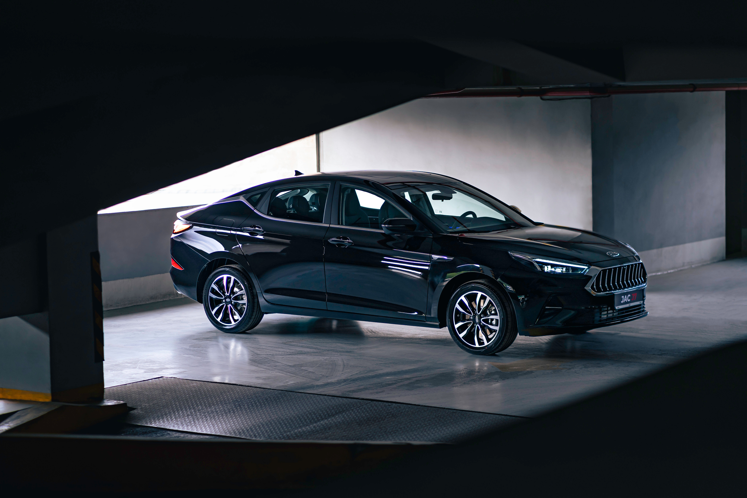 JAC J7. Чен Станислав | Автомобильный фотограф | Алматы, Казахстан