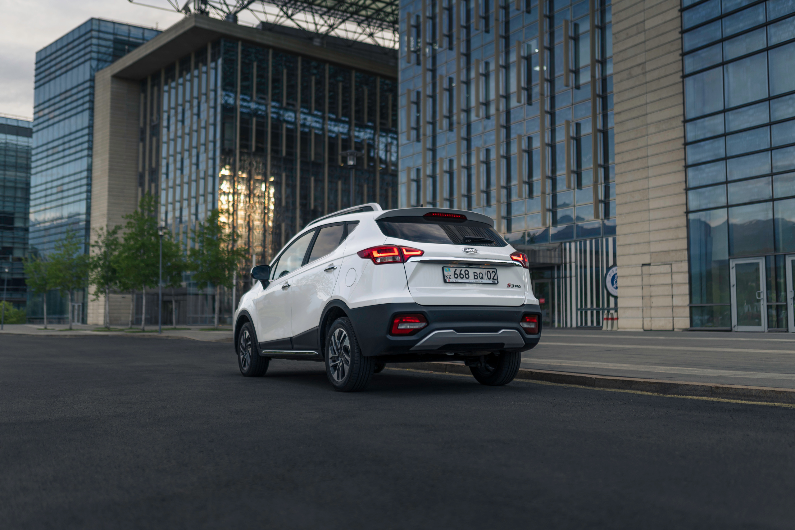 JAC S3 Pro. Чен Станислав | Автомобильный фотограф | Алматы, Казахстан