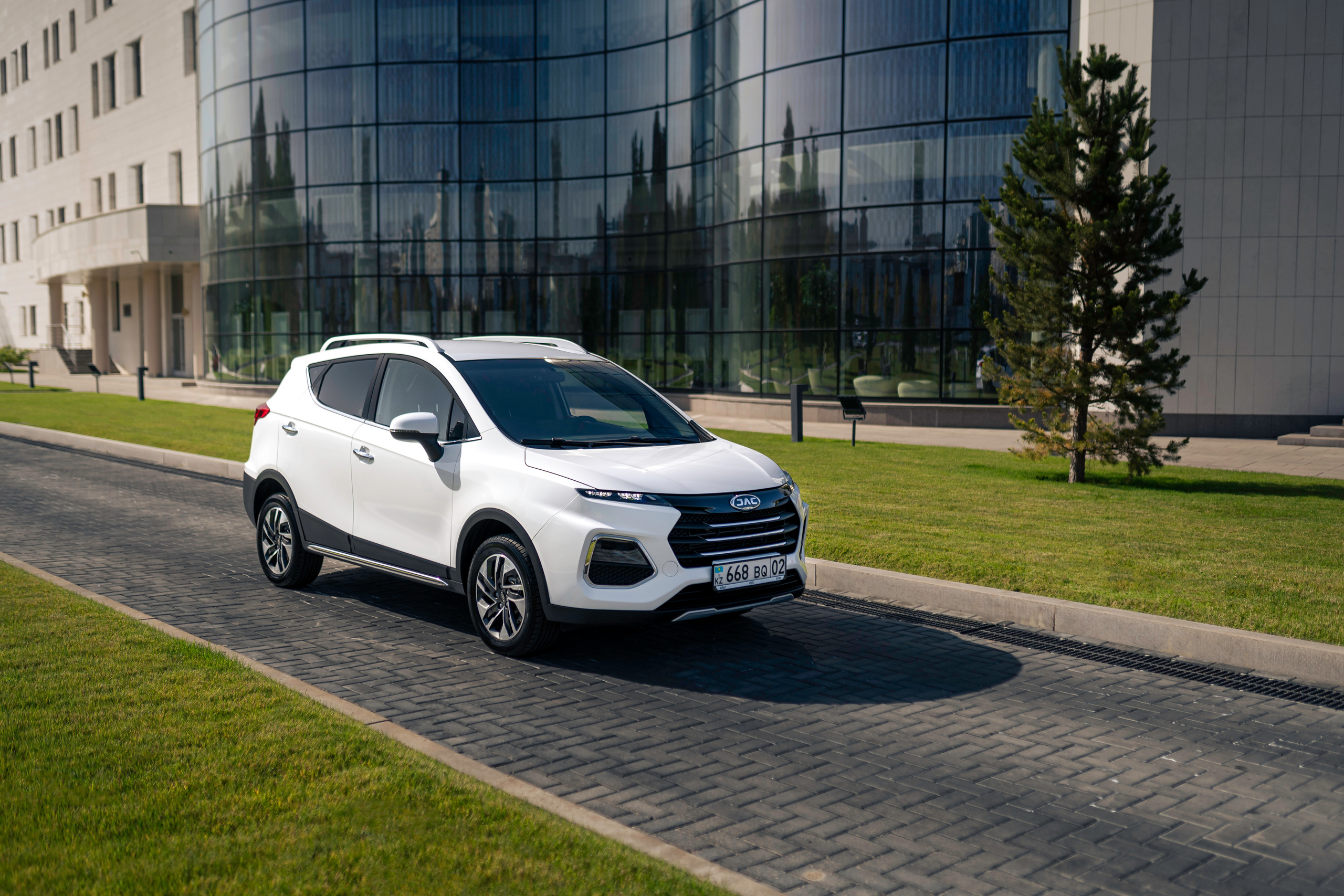 JAC S3 Pro. Чен Станислав | Автомобильный фотограф | Алматы, Казахстан