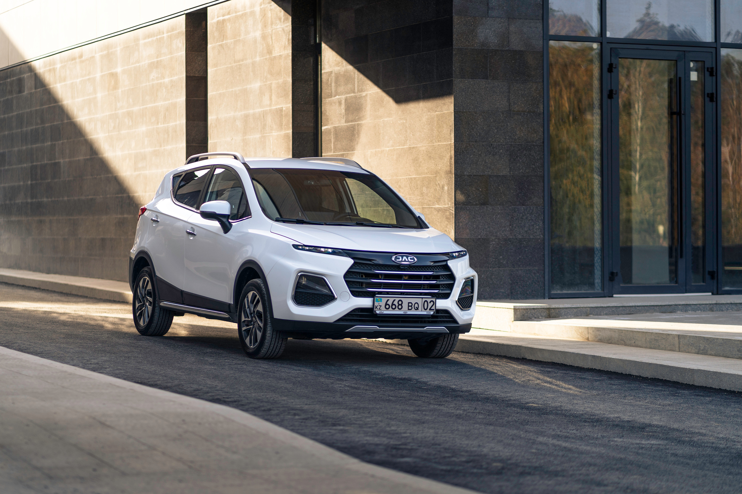 JAC S3 Pro. Чен Станислав | Автомобильный фотограф | Алматы, Казахстан