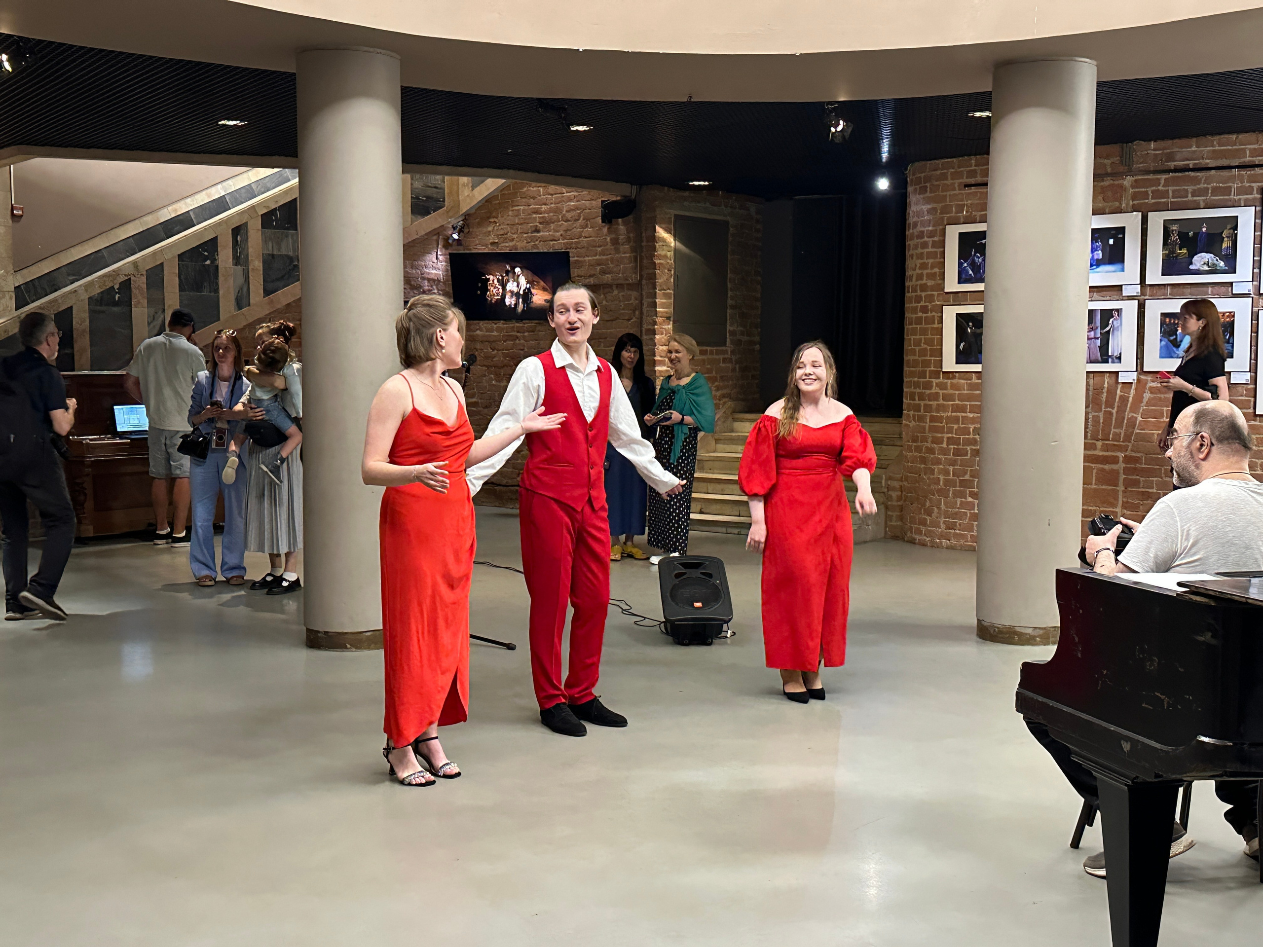 МОЛОДОЙ ТЕАТР. Reportage, architectural, fine art photographer Lena Melnikova in Moscow