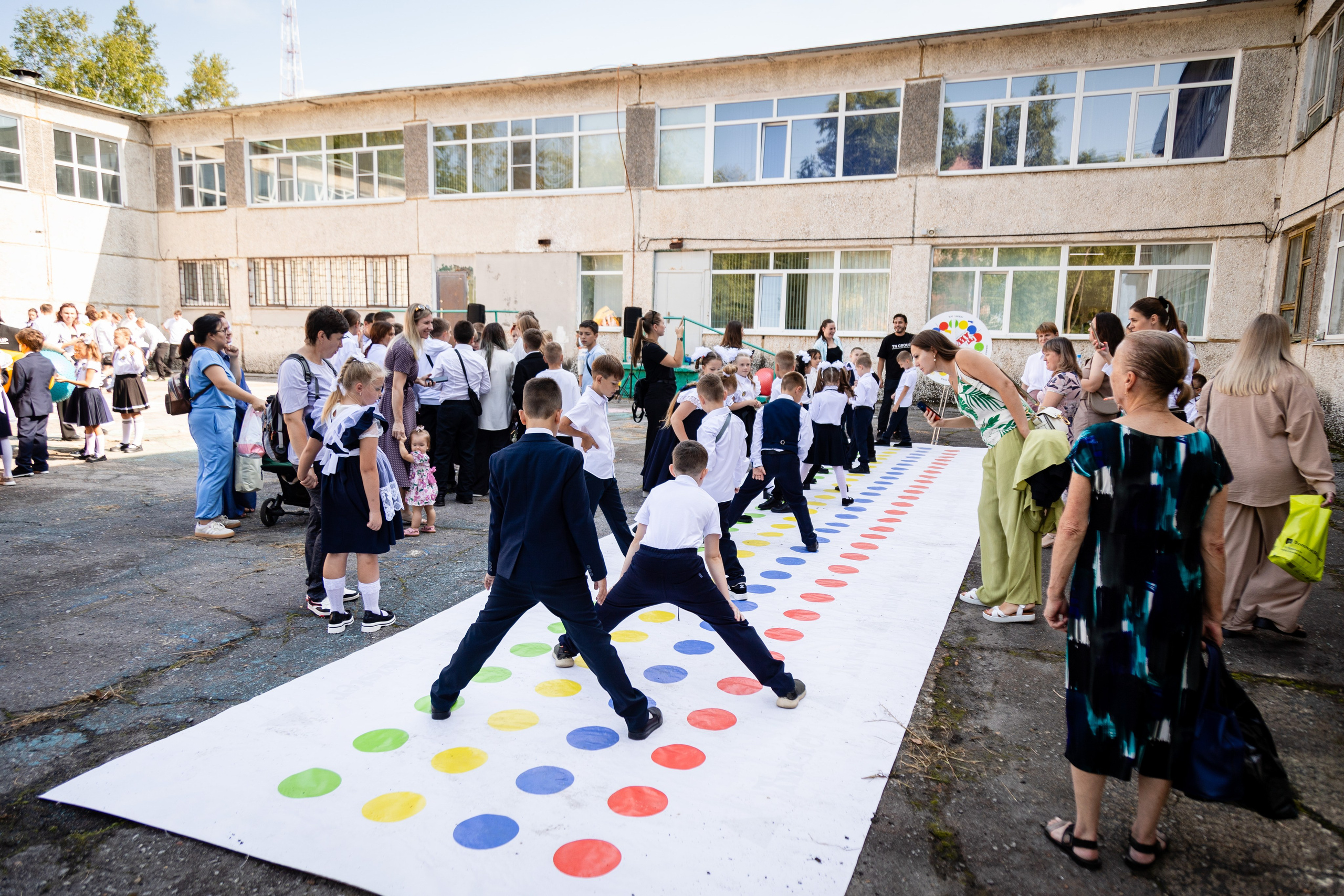 Гимназия № 50. Детский фотограф видеограф в Хабаровске Михаил Орлов